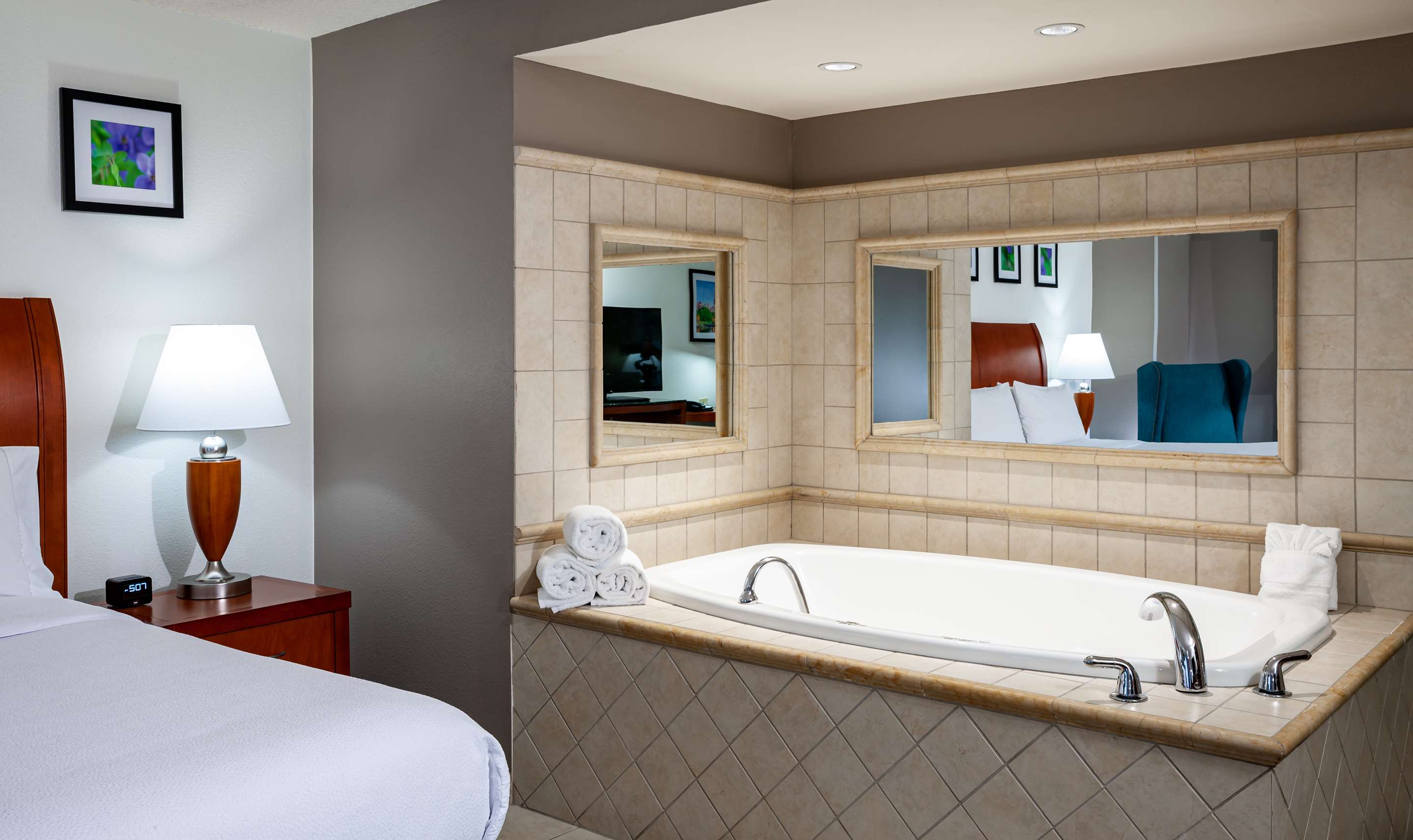 Guest room bath