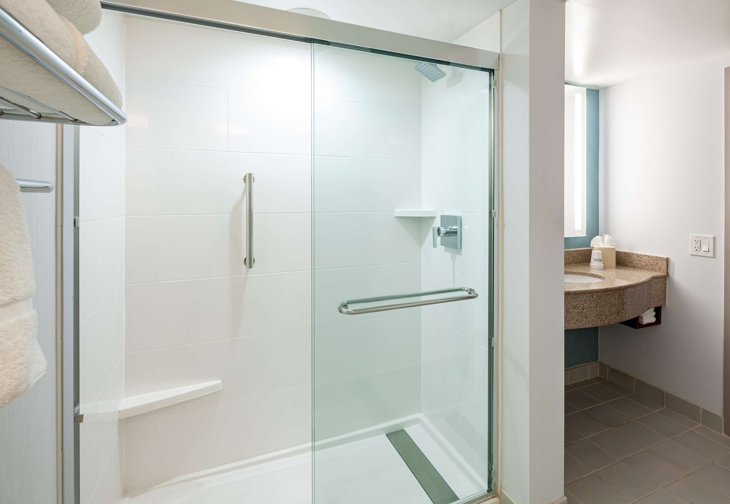 Guest room bath