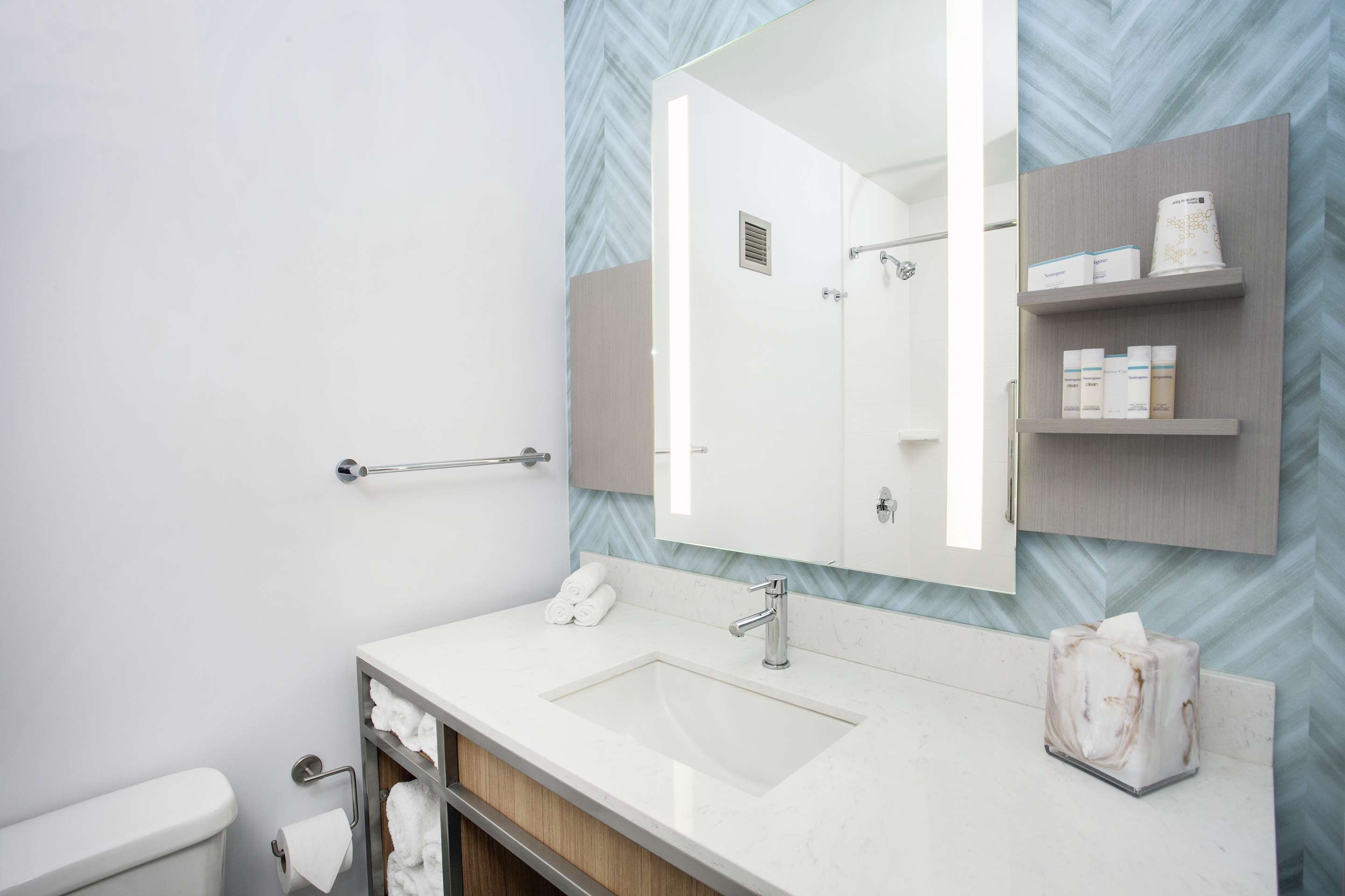 Guest room bath