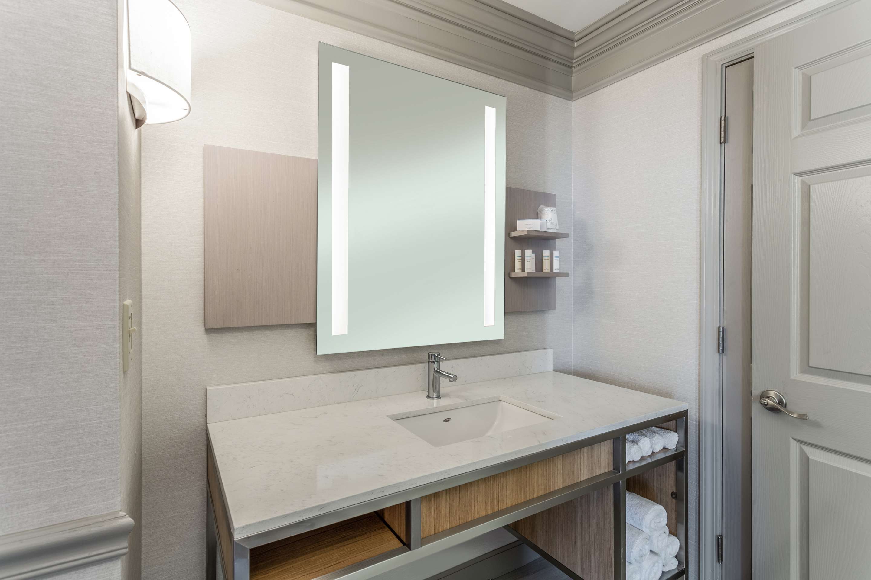Guest room bath
