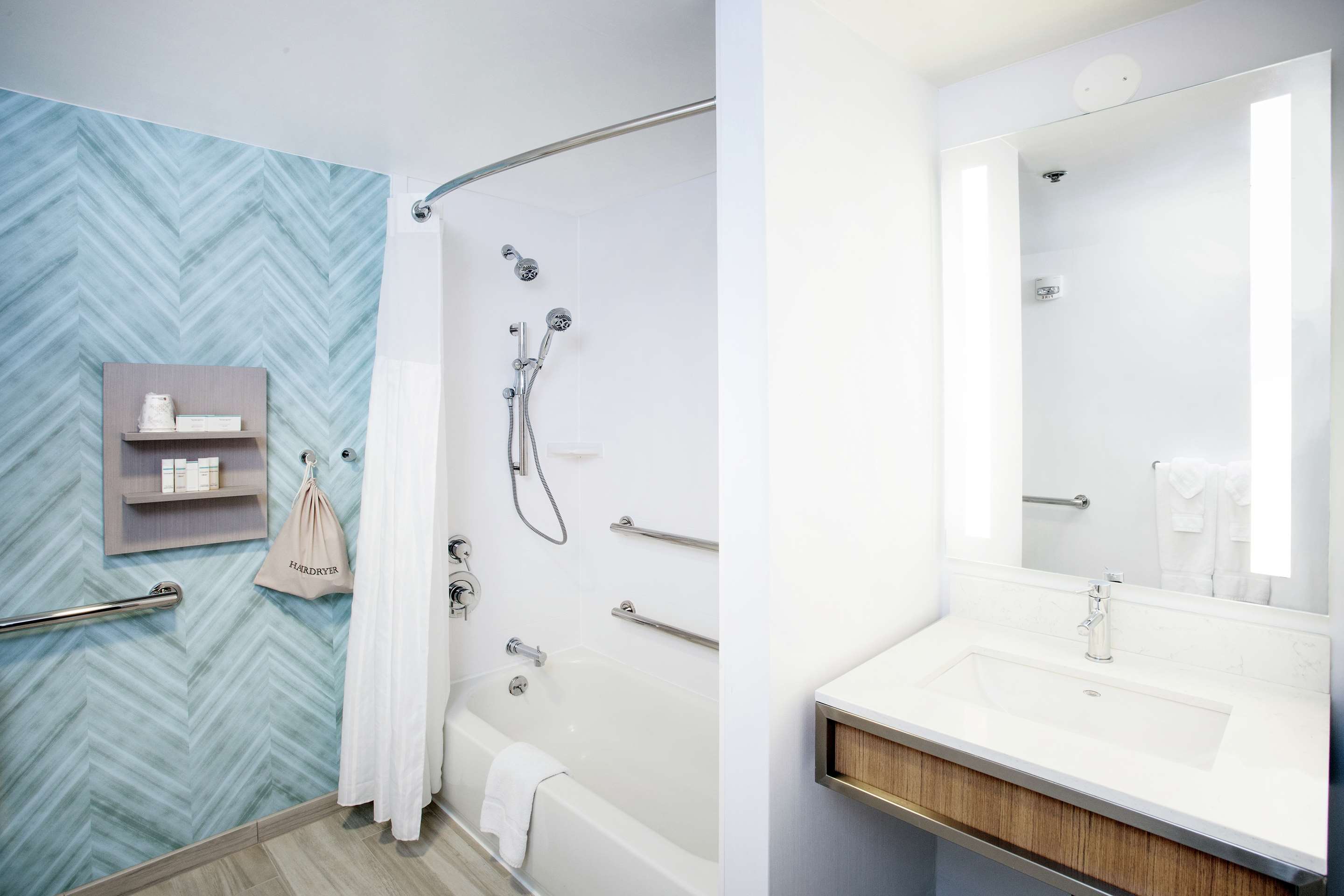 Guest room bath