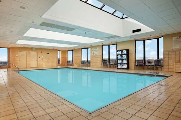Pool - Hilton Hotel Rosemont - I-190, Exit 1