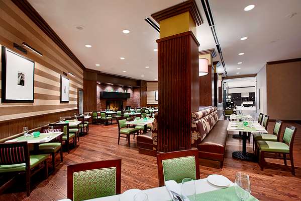 Restaurant - Hilton Hotel Rosemont - I-190, Exit 1