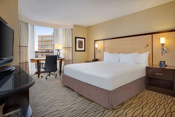  - Hilton Hotel Rosemont - I-190, Exit 1