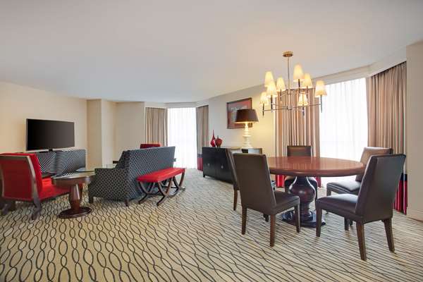  - Hilton Hotel Rosemont - I-190, Exit 1