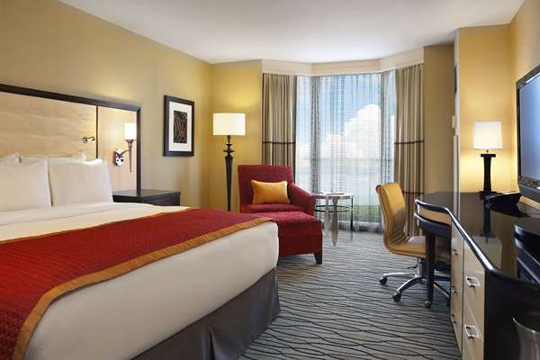  - Hilton Hotel Rosemont - I-190, Exit 1