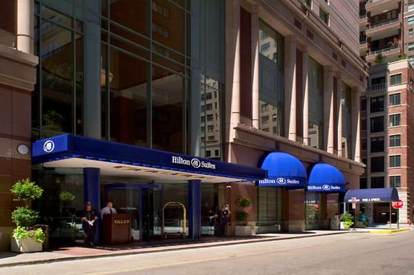 Exterior view - Hilton Suites Chicago