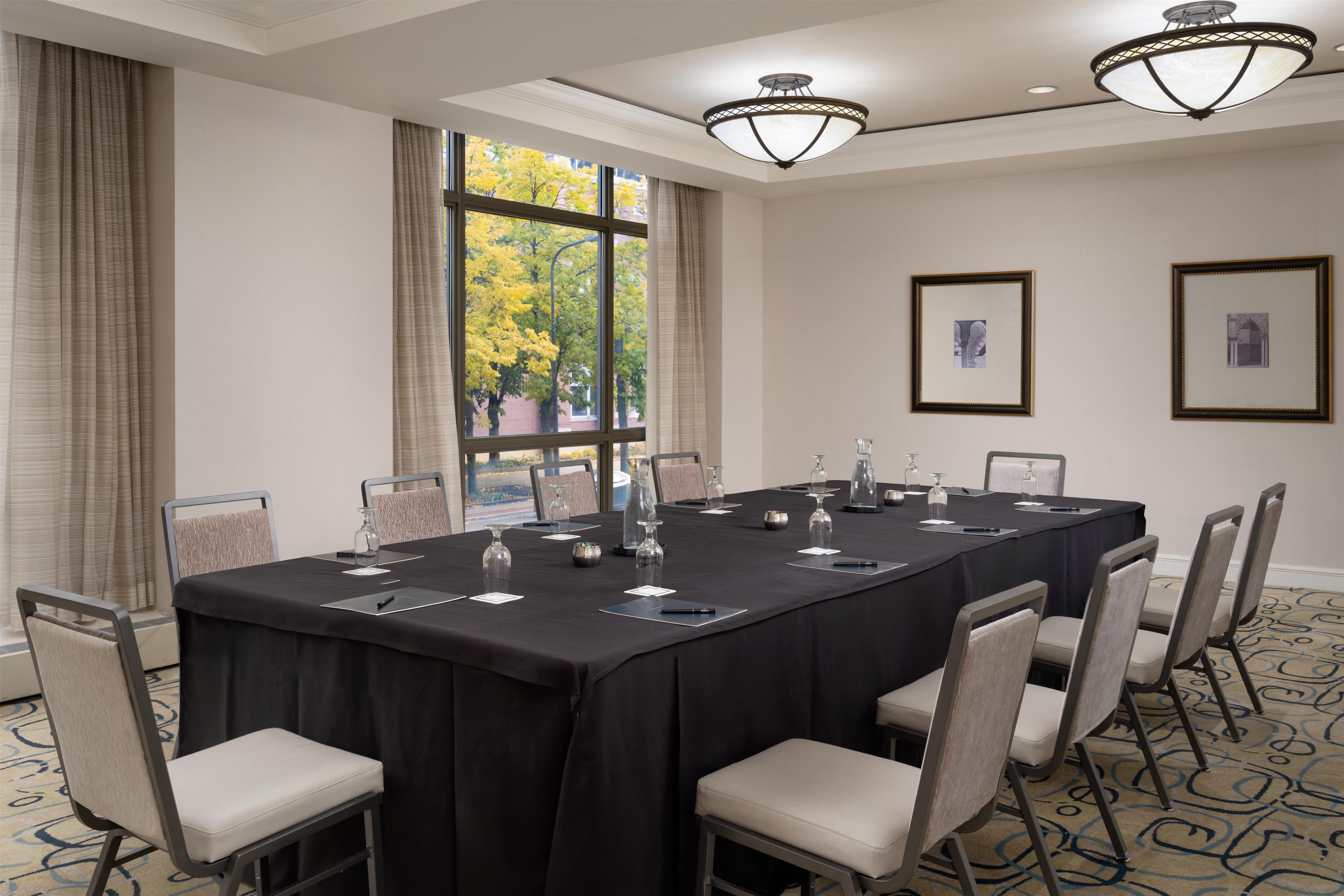 Meeting Room | Hilton Orrington / Evanston