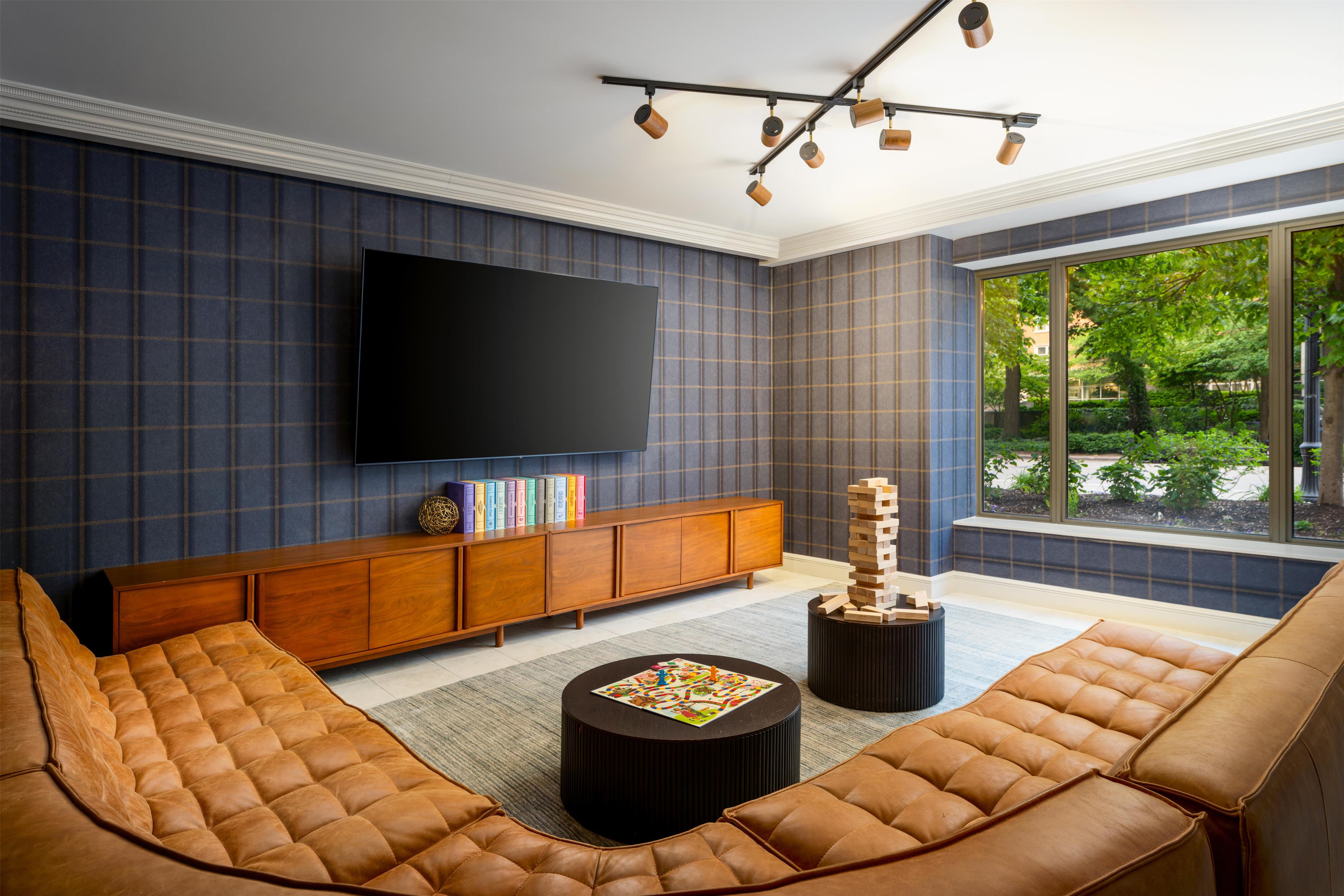 Lobby | Hilton Orrington / Evanston