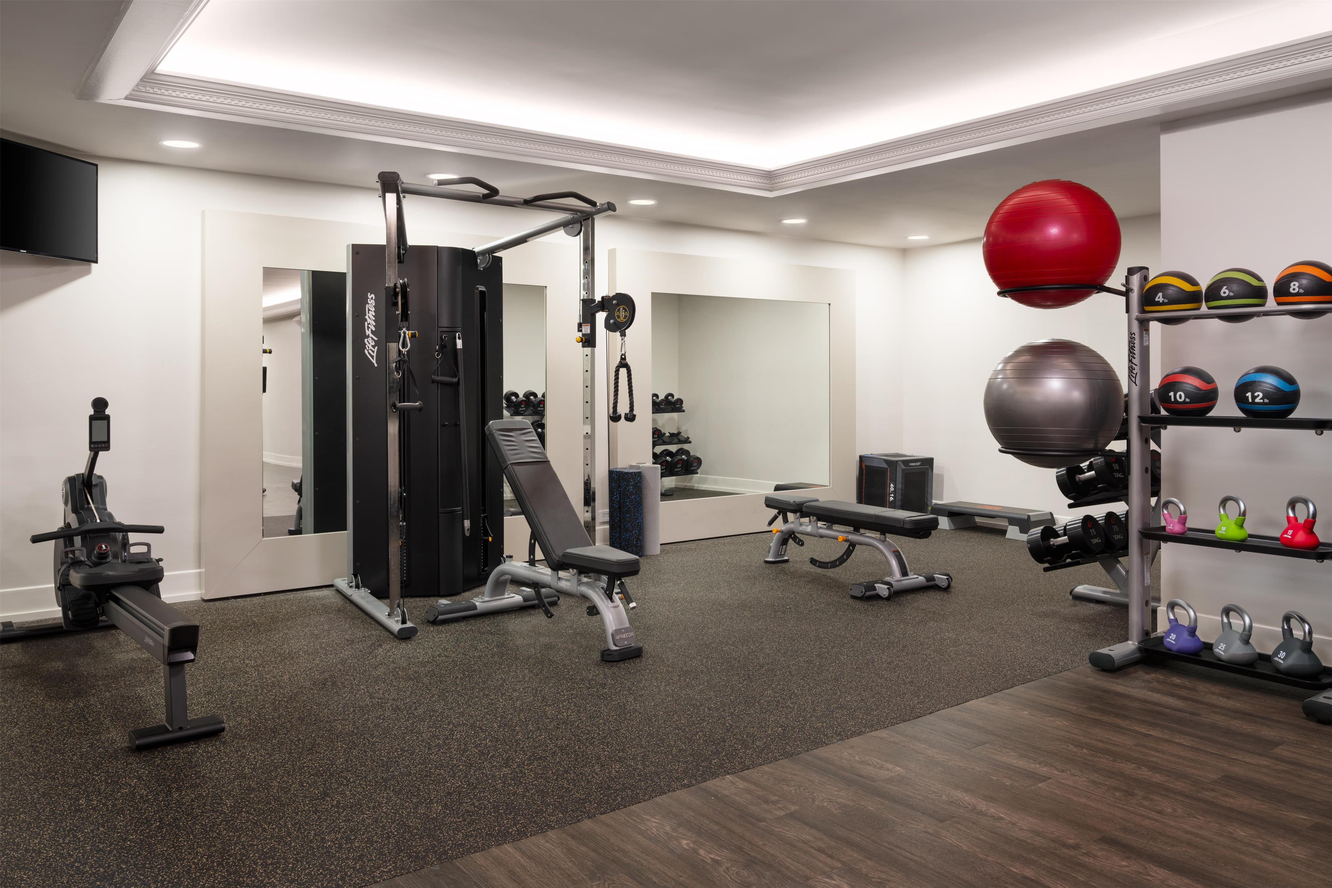 Health club fitness center gym | Hilton Orrington / Evanston