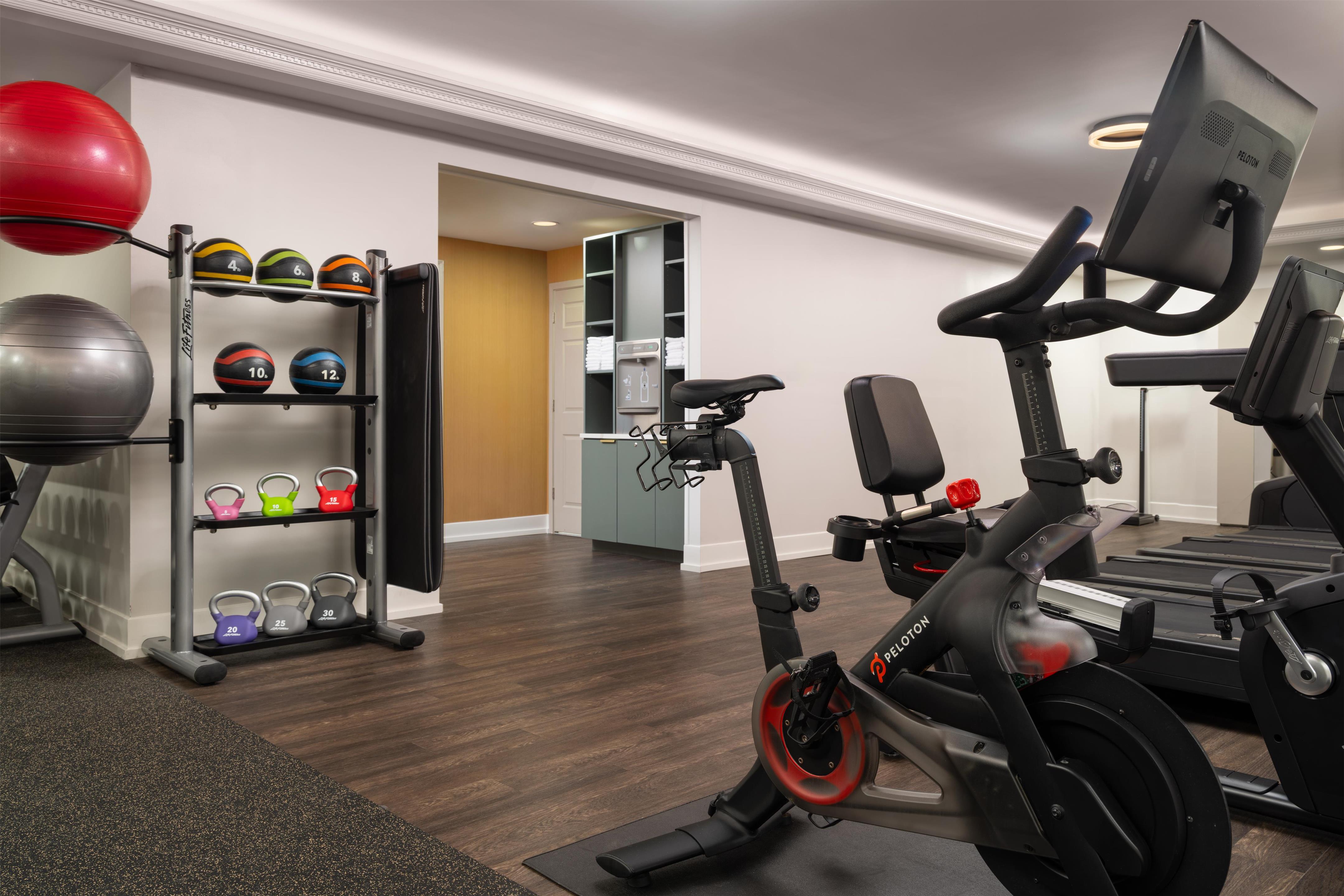 Health club fitness center gym | Hilton Orrington / Evanston