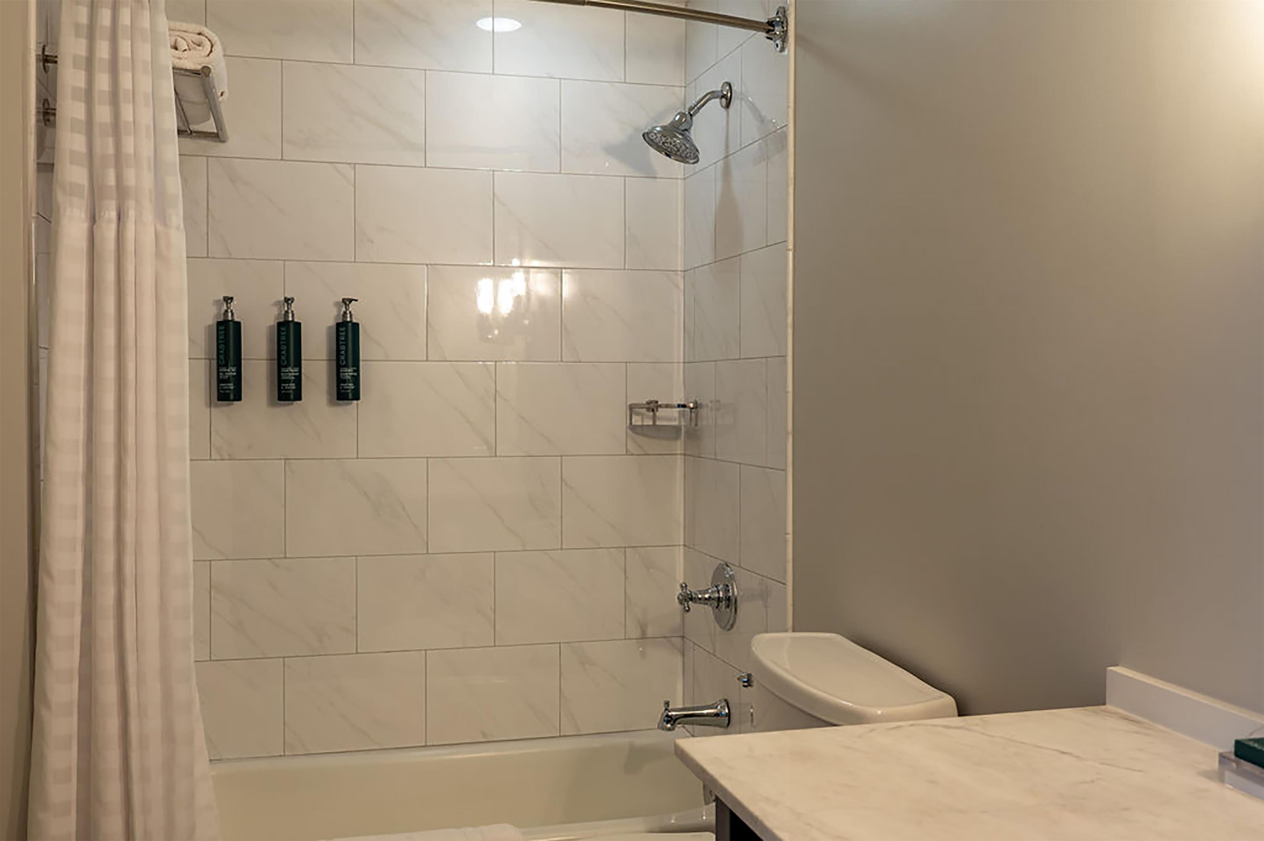 Guest room bath