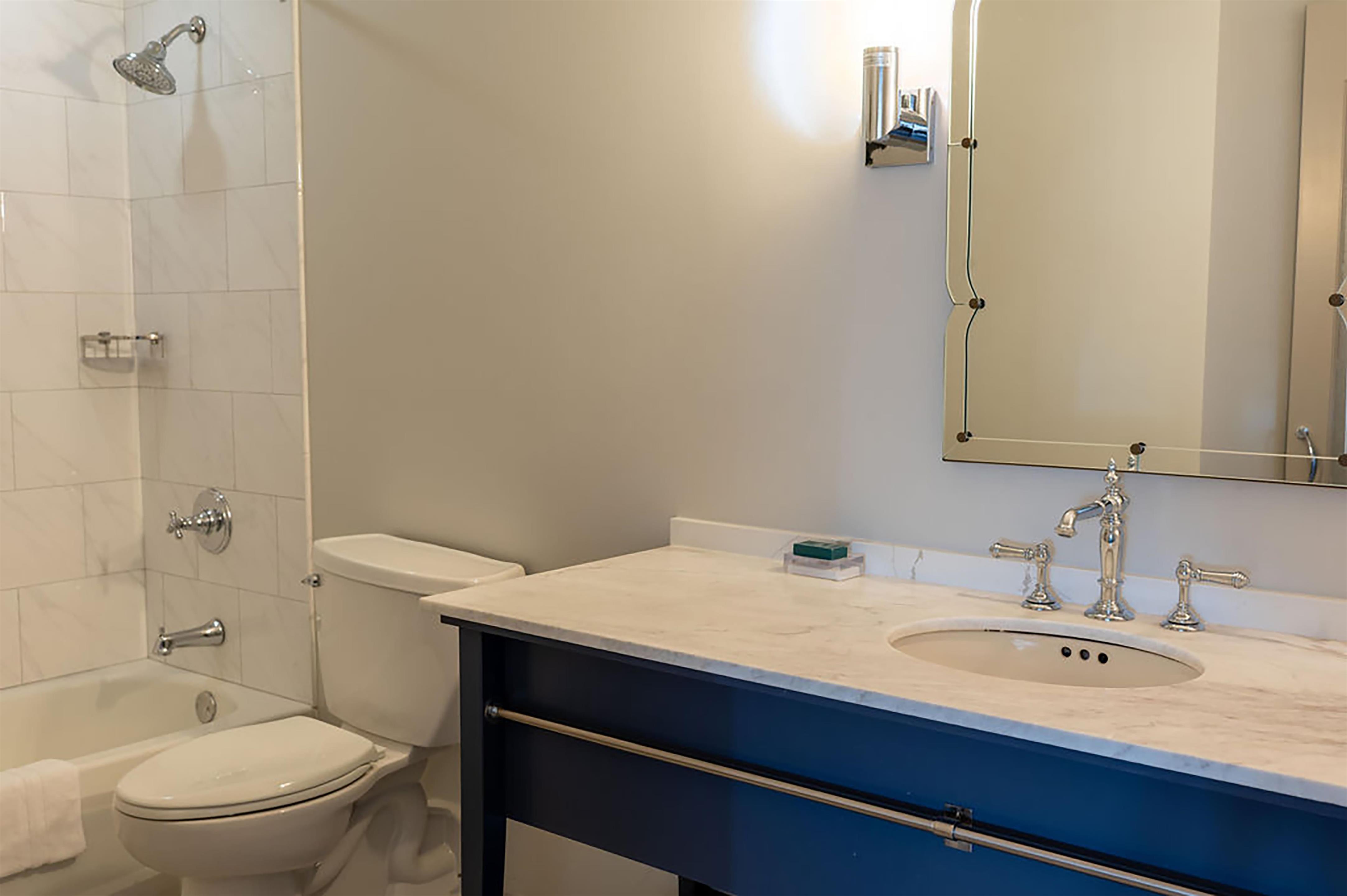 Guest room bath
