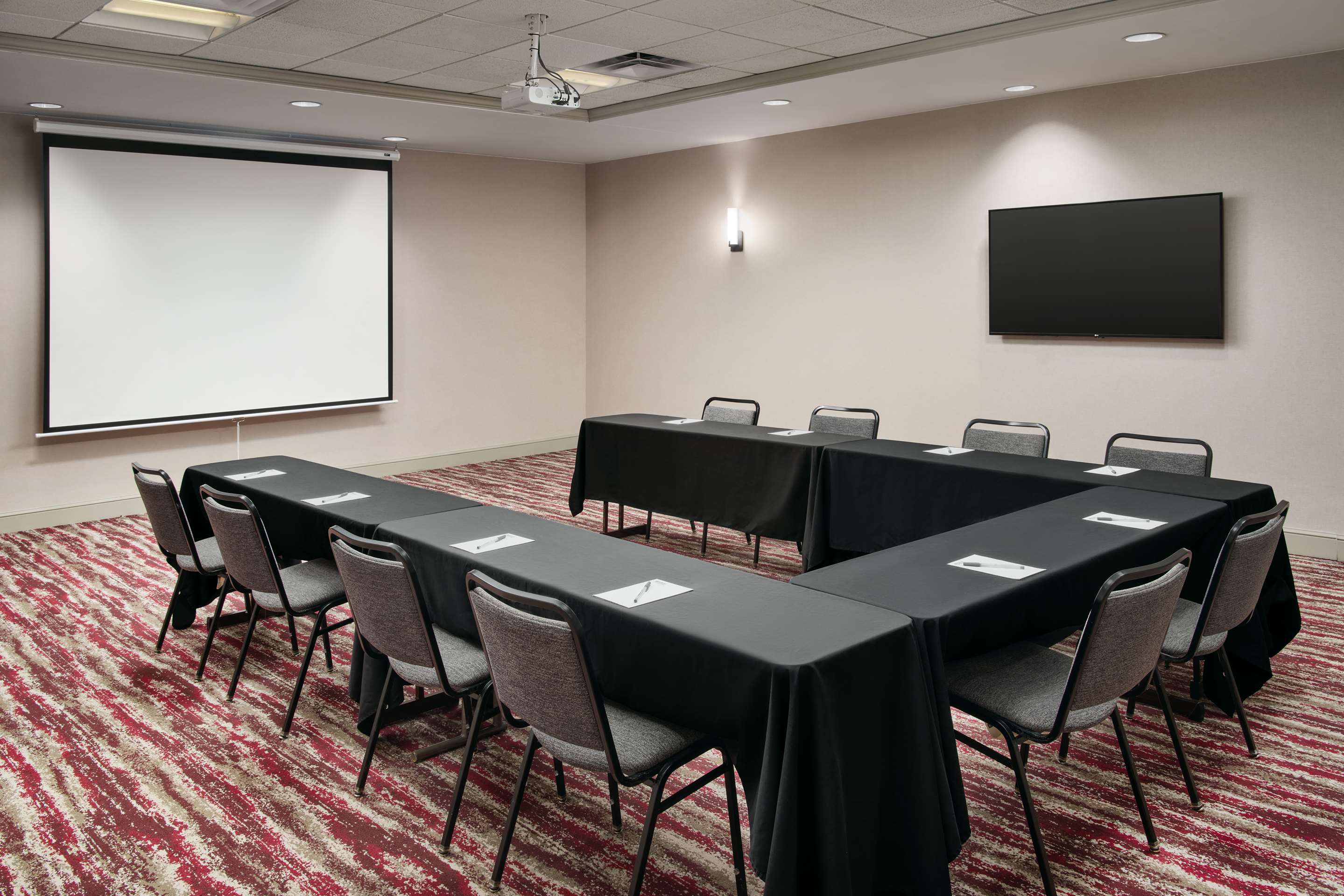 Meeting Room | Hilton Garden Inn Schaumburg