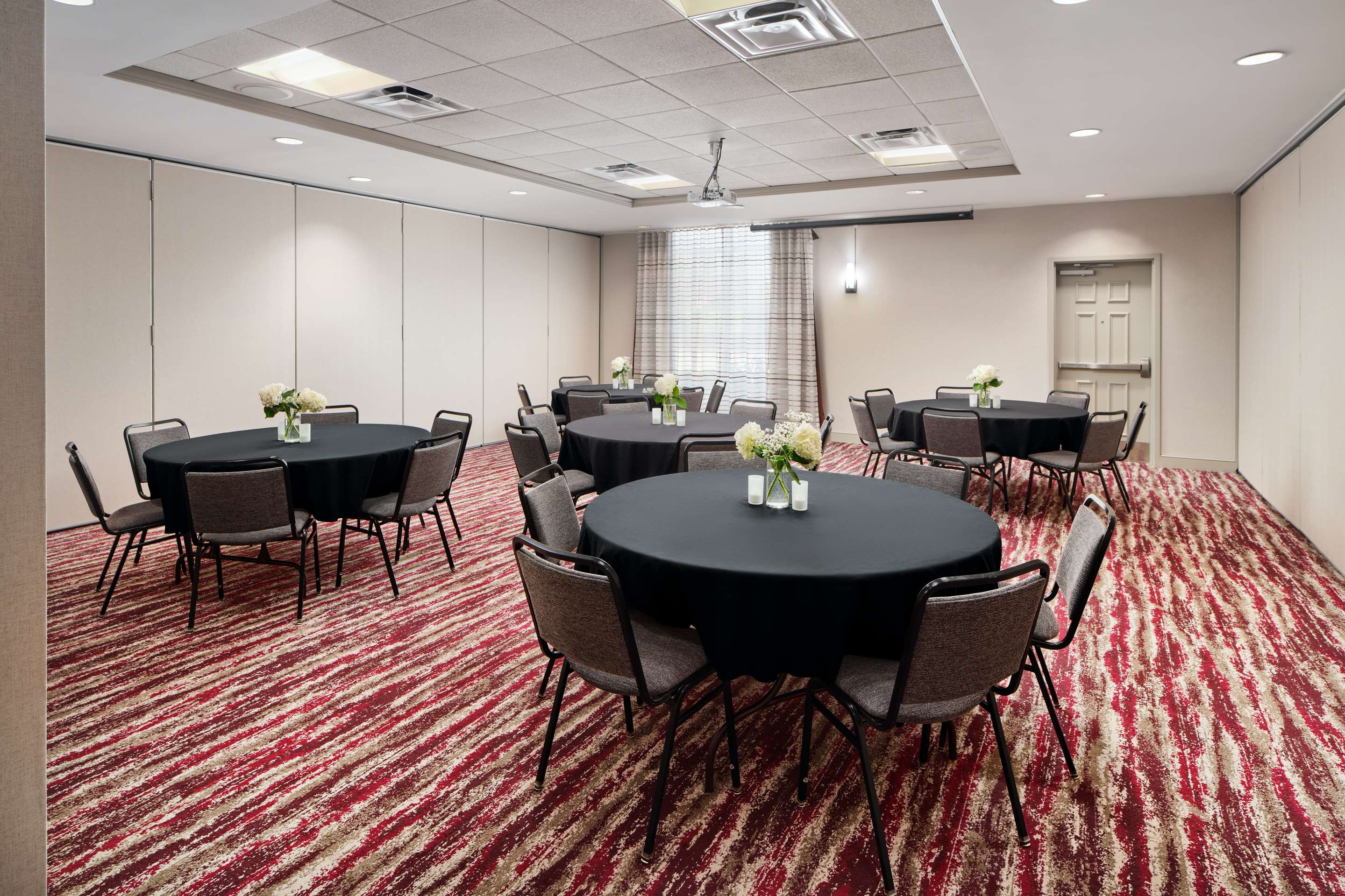 Meeting Room | Hilton Garden Inn Schaumburg