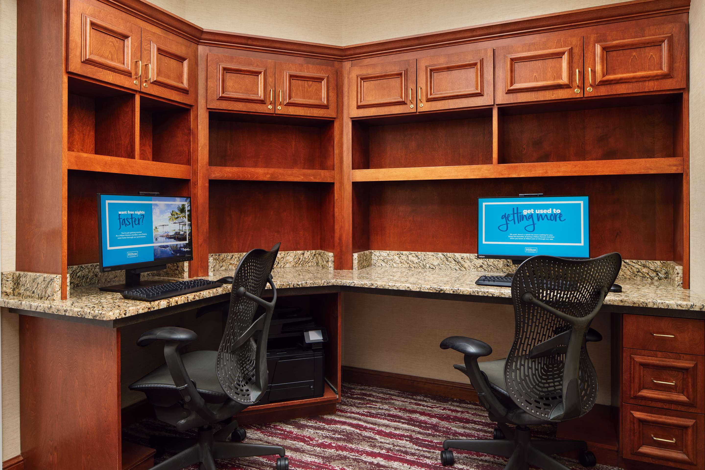 Business Center | Hilton Garden Inn Schaumburg