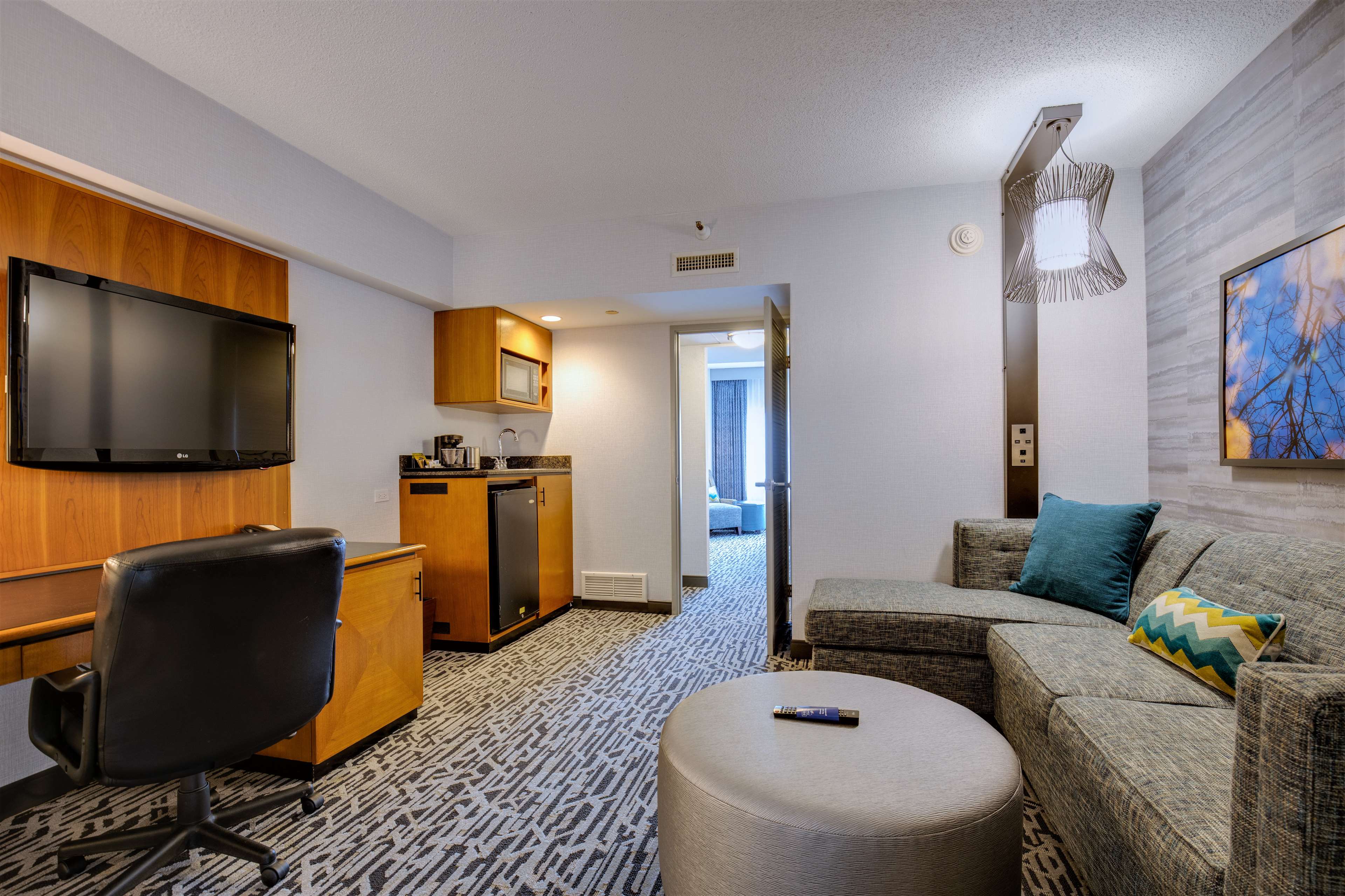 DoubleTree Suites by Hilton Hotel & Conference Center Chicago-Downers Grove Room Type - 1KG MOB HEA ACC TUB STE NS