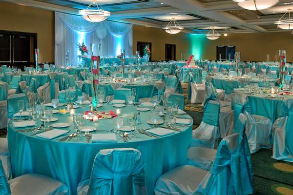  - DoubleTree Suites by Hilton Downers Grove - I-355, Exit 22