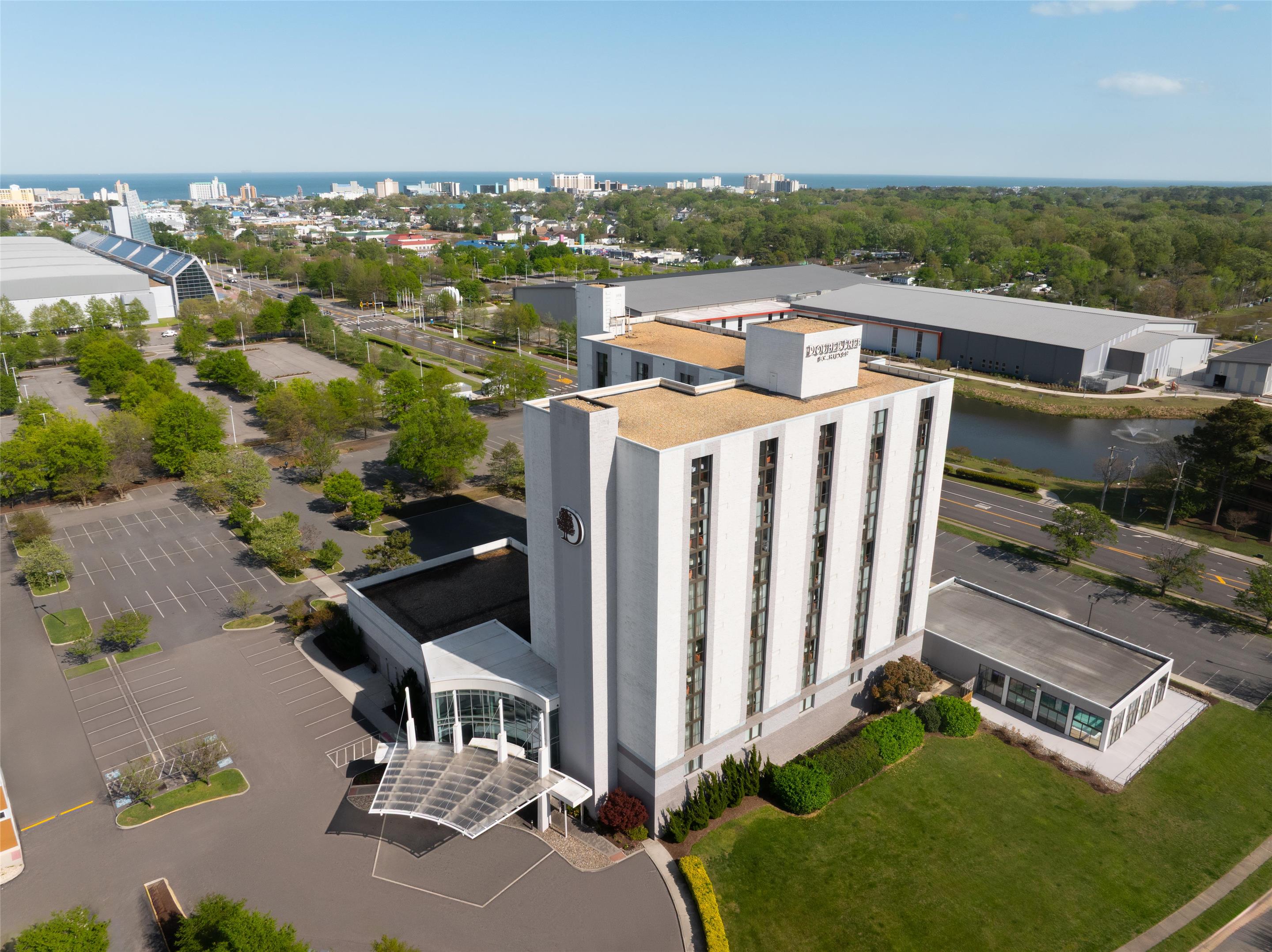 Exterior | DoubleTree by Hilton Virginia Beach