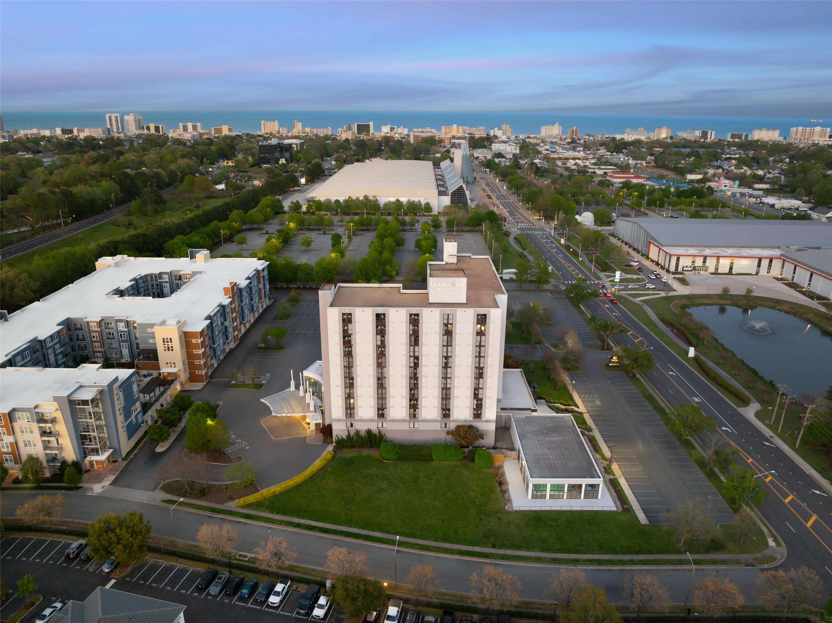 Exterior | DoubleTree by Hilton Virginia Beach
