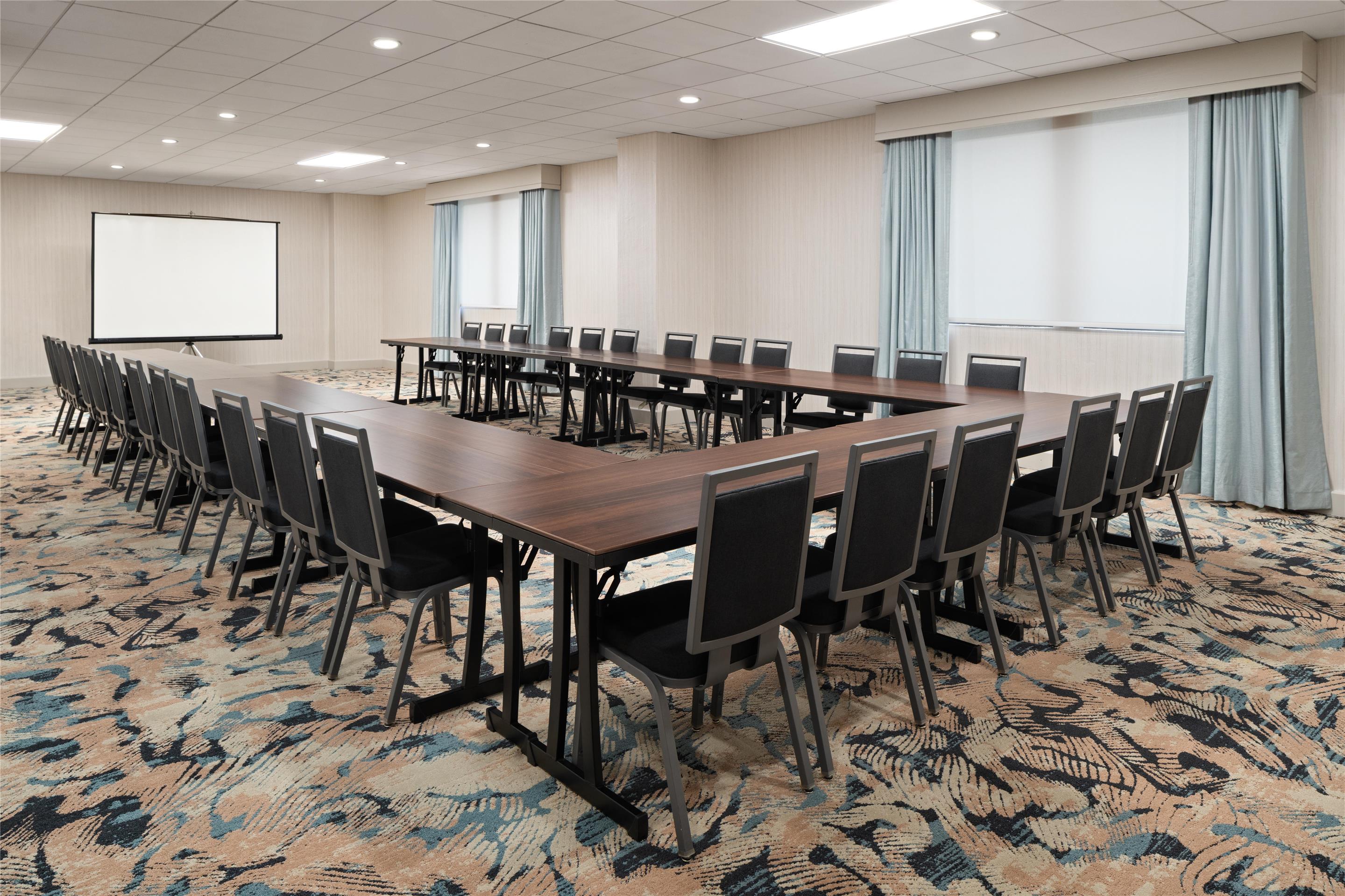 Meeting Room | DoubleTree by Hilton Virginia Beach