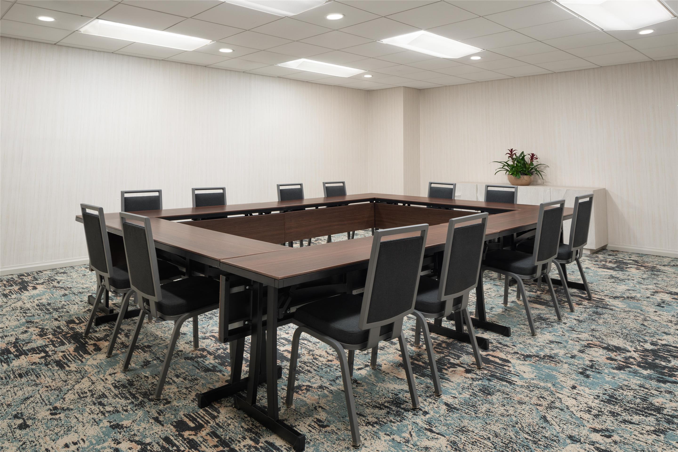 Meeting Room | DoubleTree by Hilton Virginia Beach