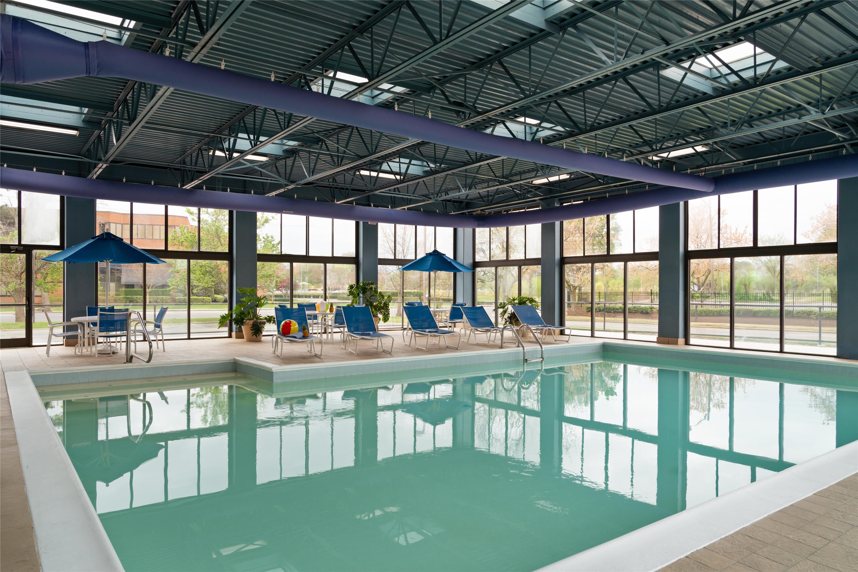 Pool | DoubleTree by Hilton Virginia Beach