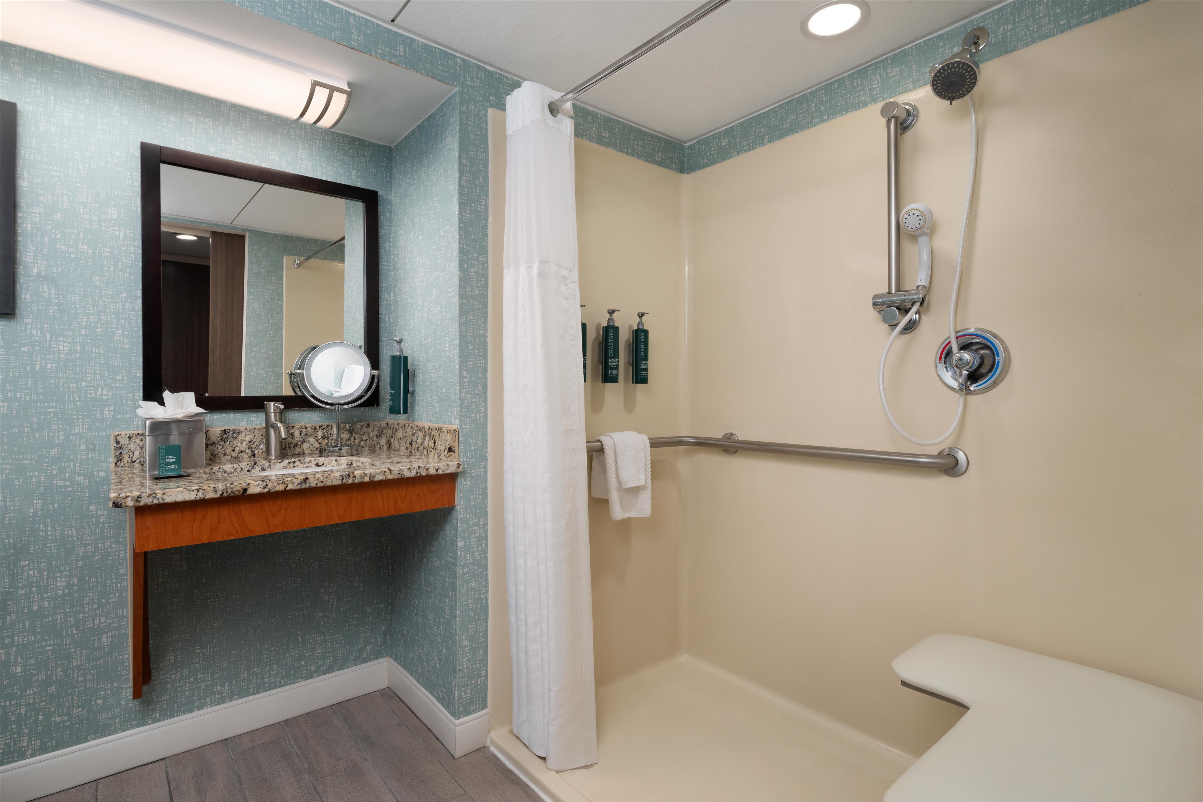 DoubleTree by Hilton Virginia Beach Room Type - 2QN MOB HEAR ACC RI-SHWR