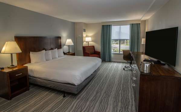  - DoubleTree by Hilton Airport Norfolk - I-64, Exit 281
