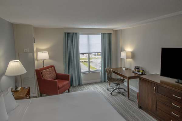  - DoubleTree by Hilton Airport Norfolk - I-64, Exit 281