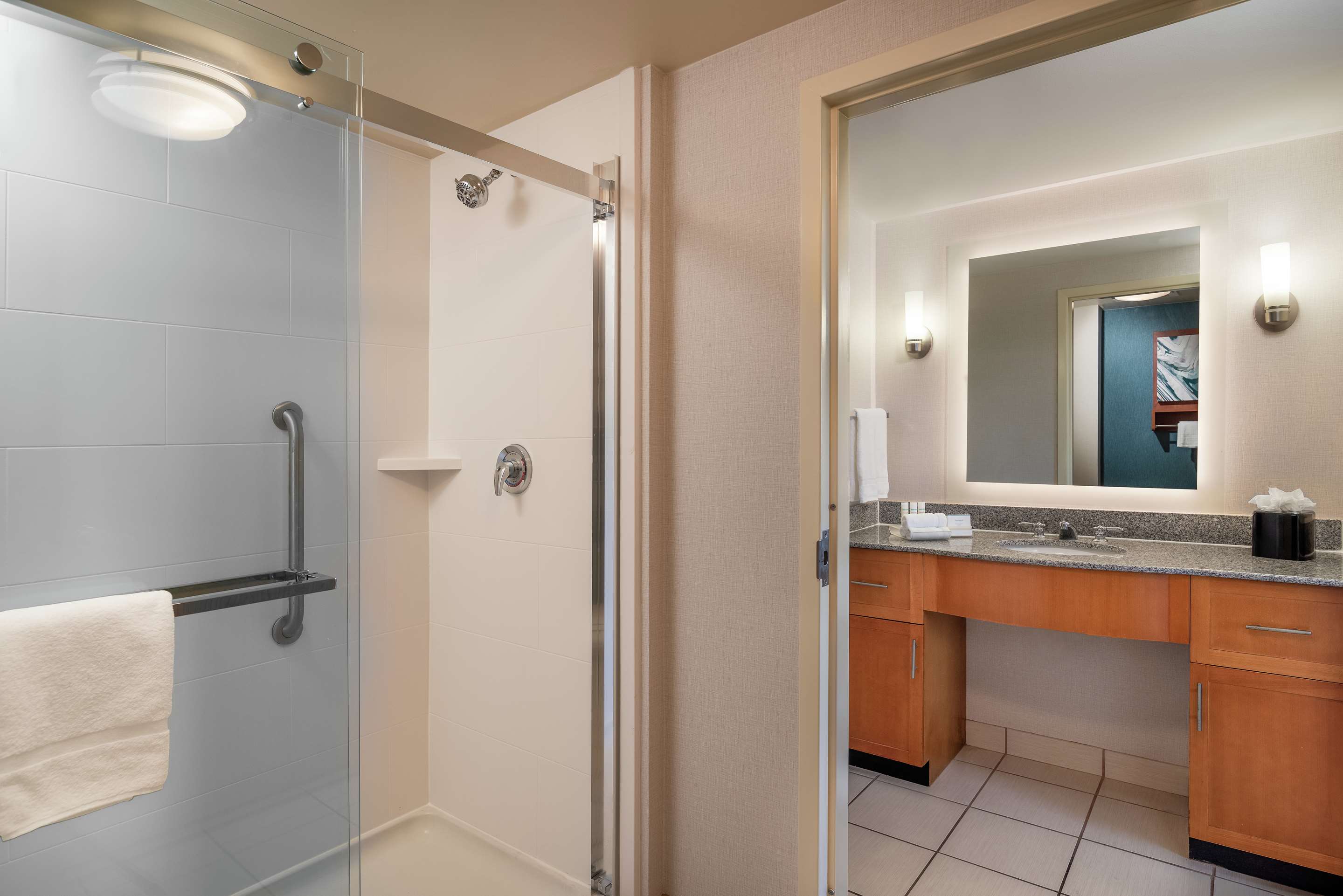 Guest room bath