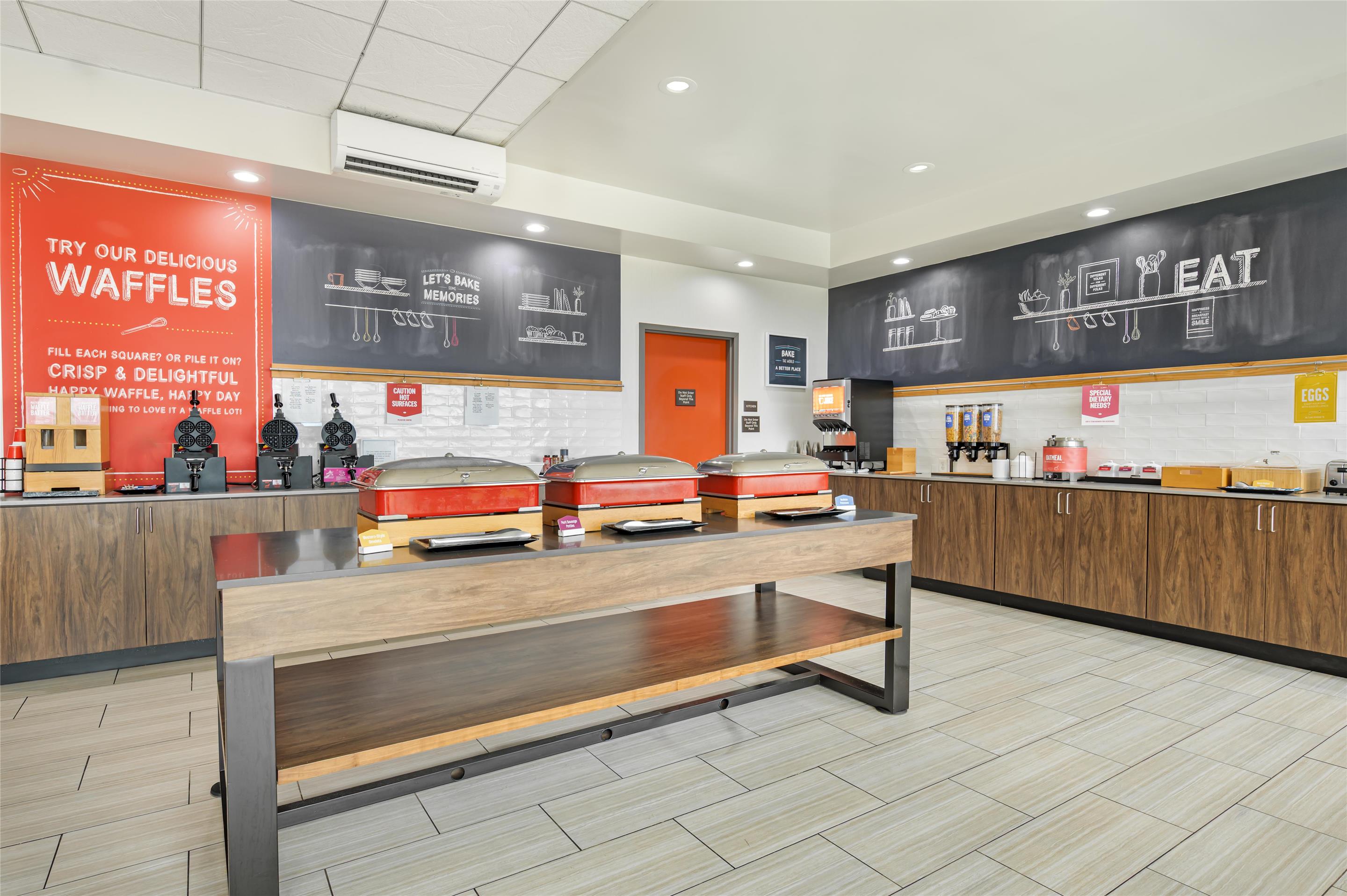 Breakfast Area | Hampton Inn Virginia Beach-Oceanfront North