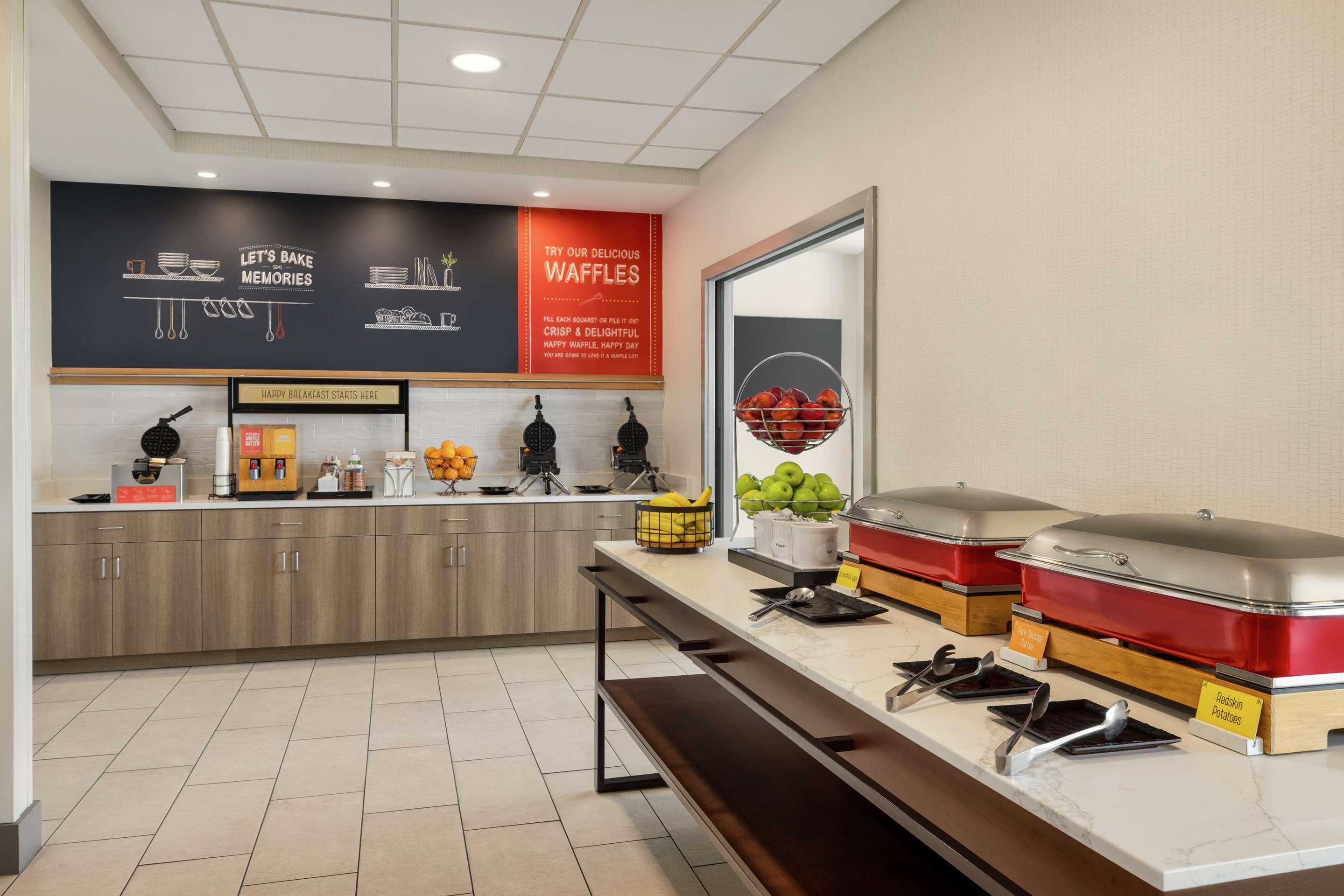 Breakfast Area | Hampton Inn Virginia Beach-Oceanfront South