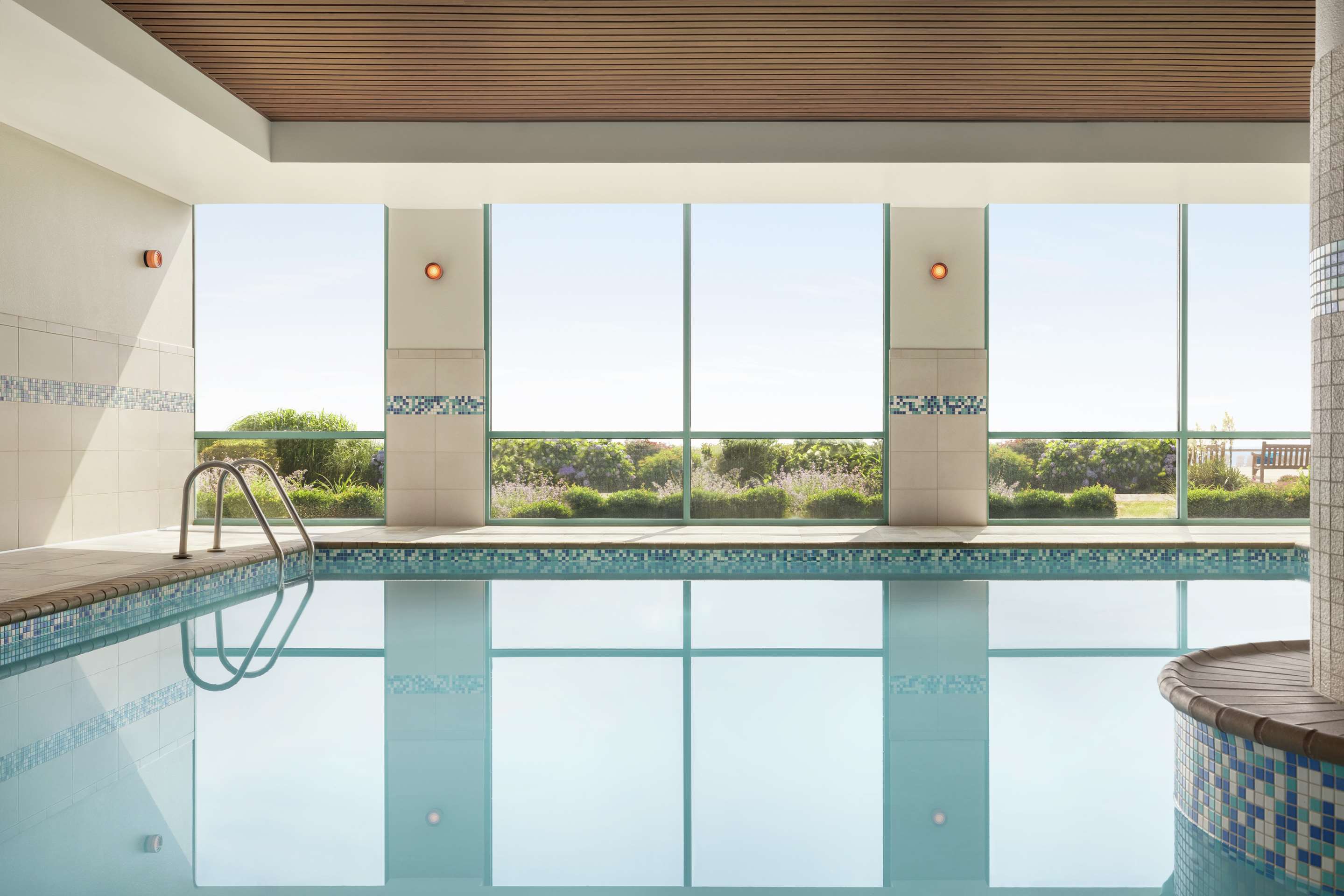 Pool | Hampton Inn Virginia Beach-Oceanfront South
