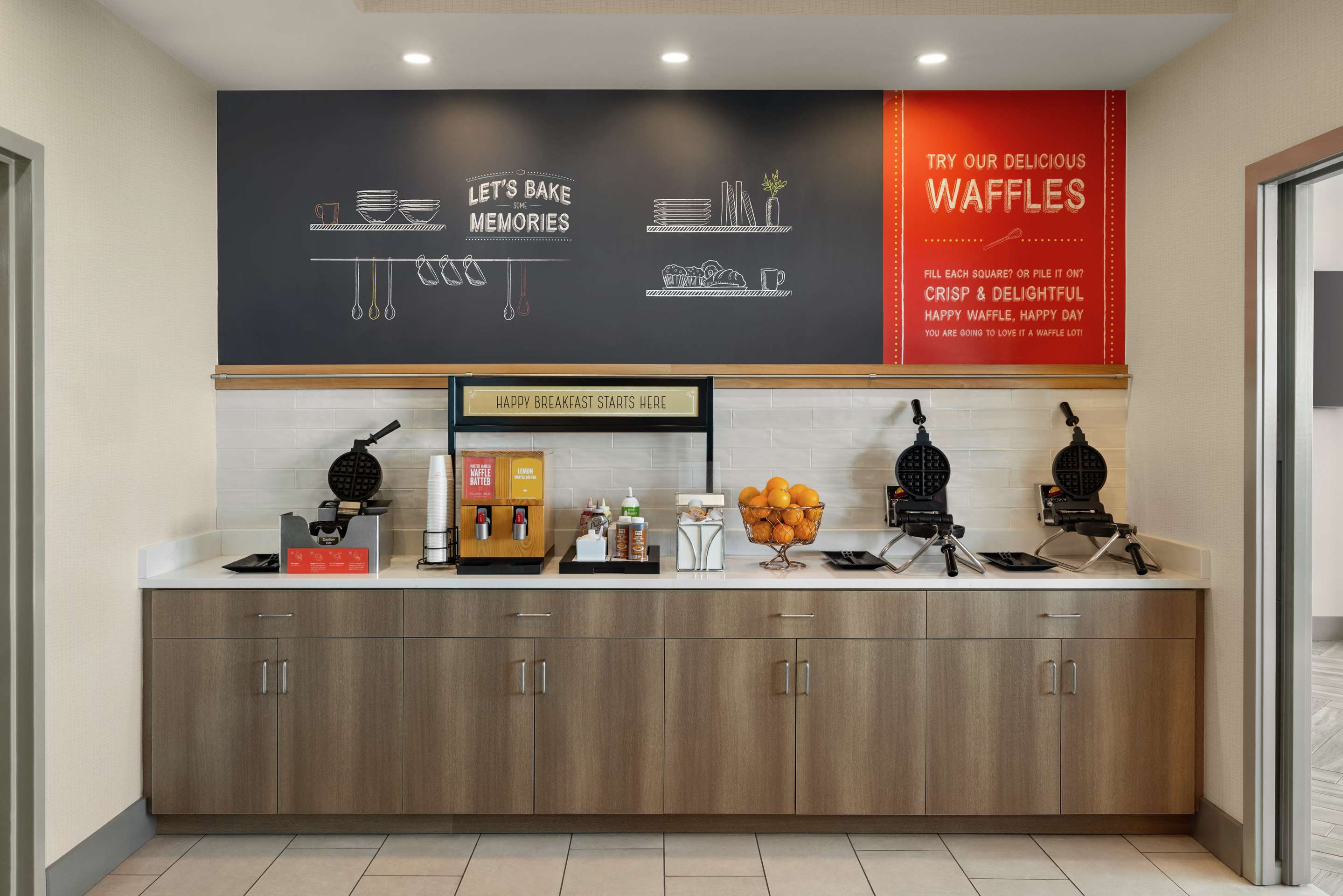 Breakfast Area | Hampton Inn Virginia Beach-Oceanfront South