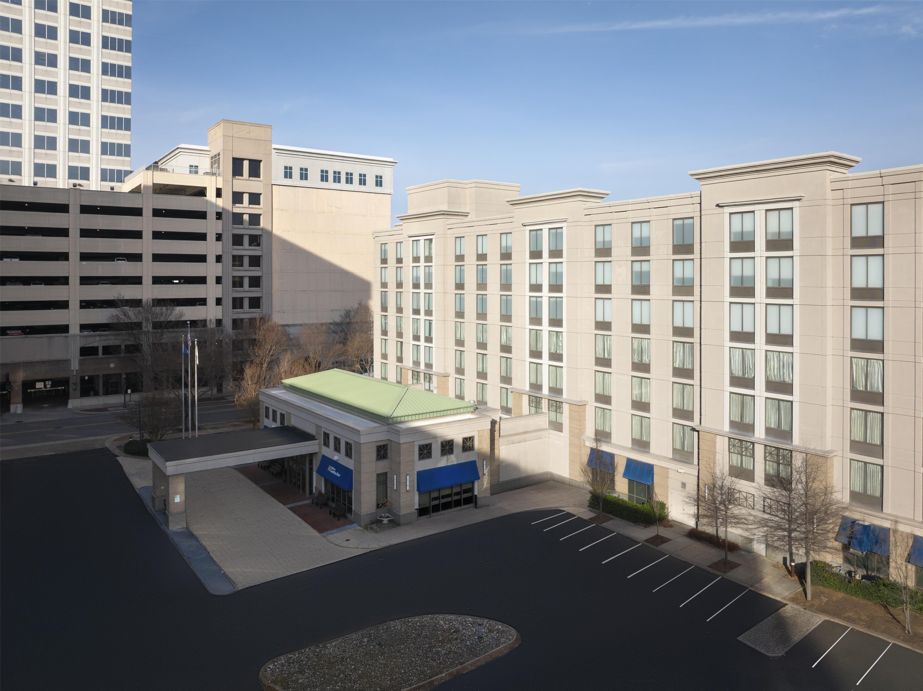 Exterior | Hilton Garden Inn Virginia Beach Town Center
