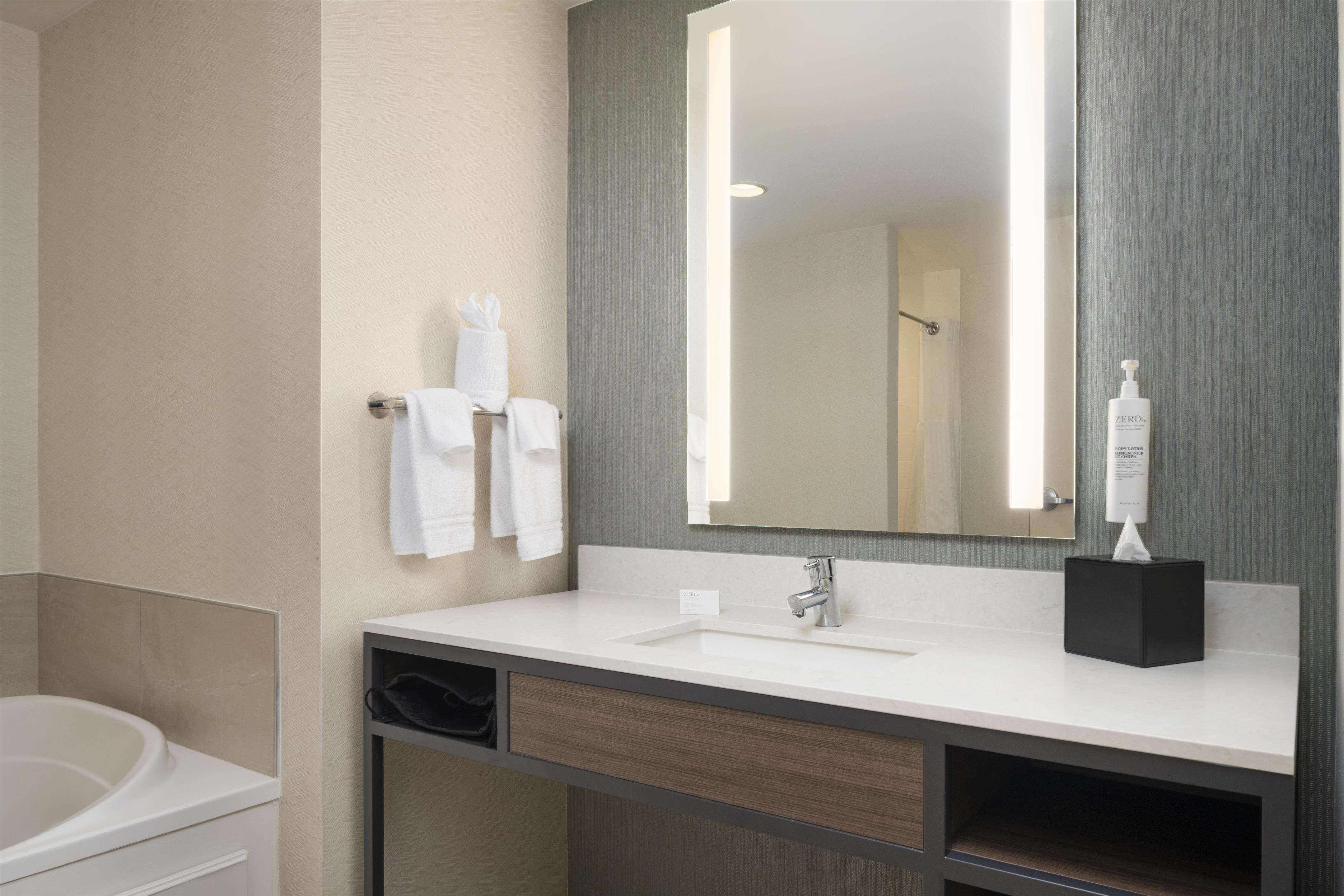Guest room bath