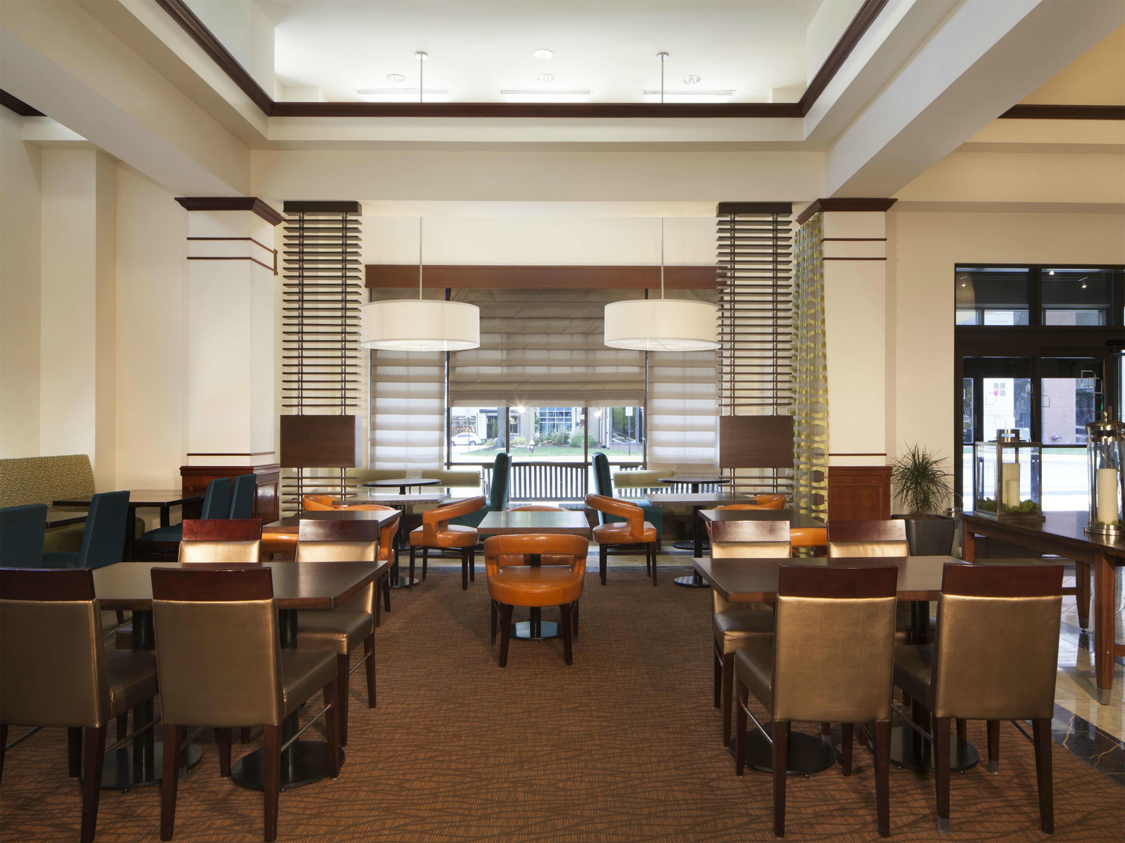 Restaurant | Hilton Garden Inn Virginia Beach Town Center