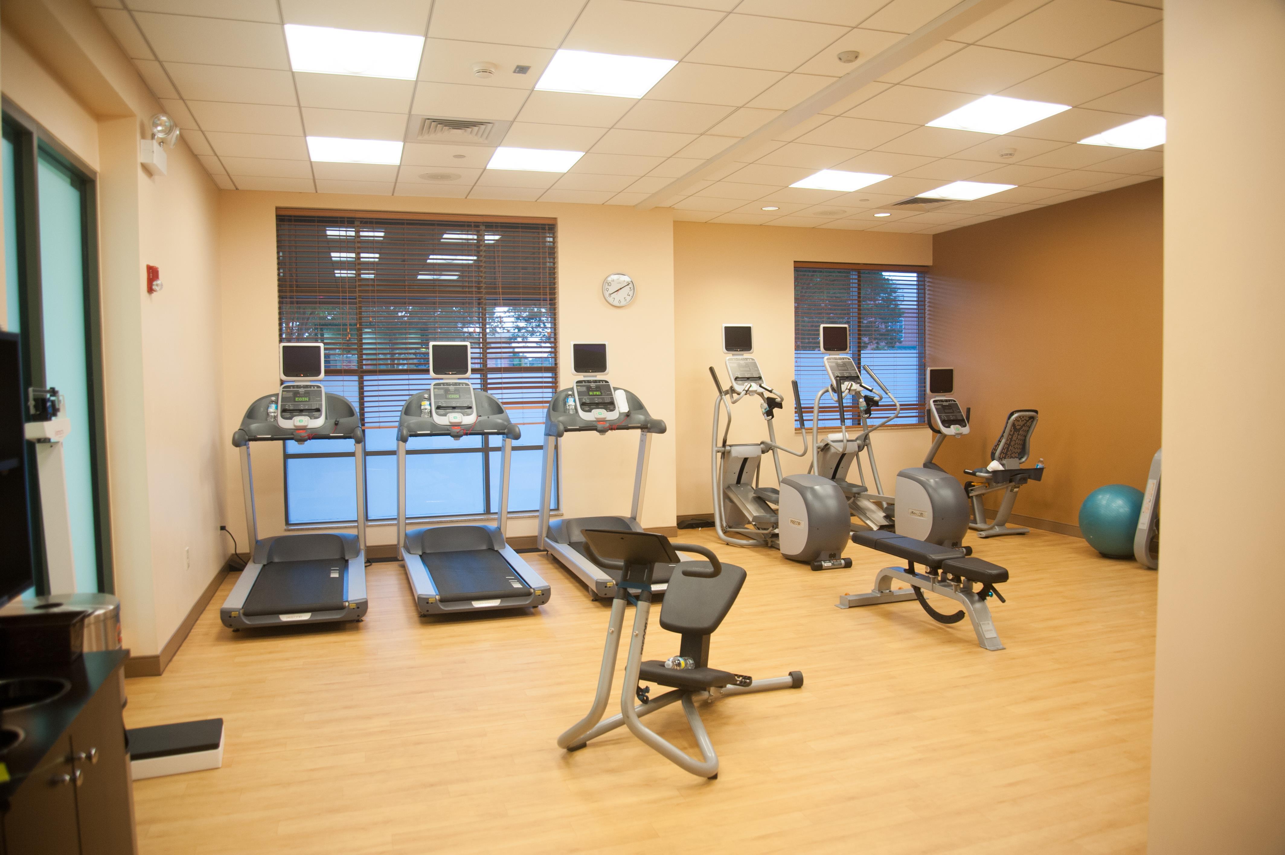 Health club fitness center gym | Hilton Garden Inn Virginia Beach Town Center