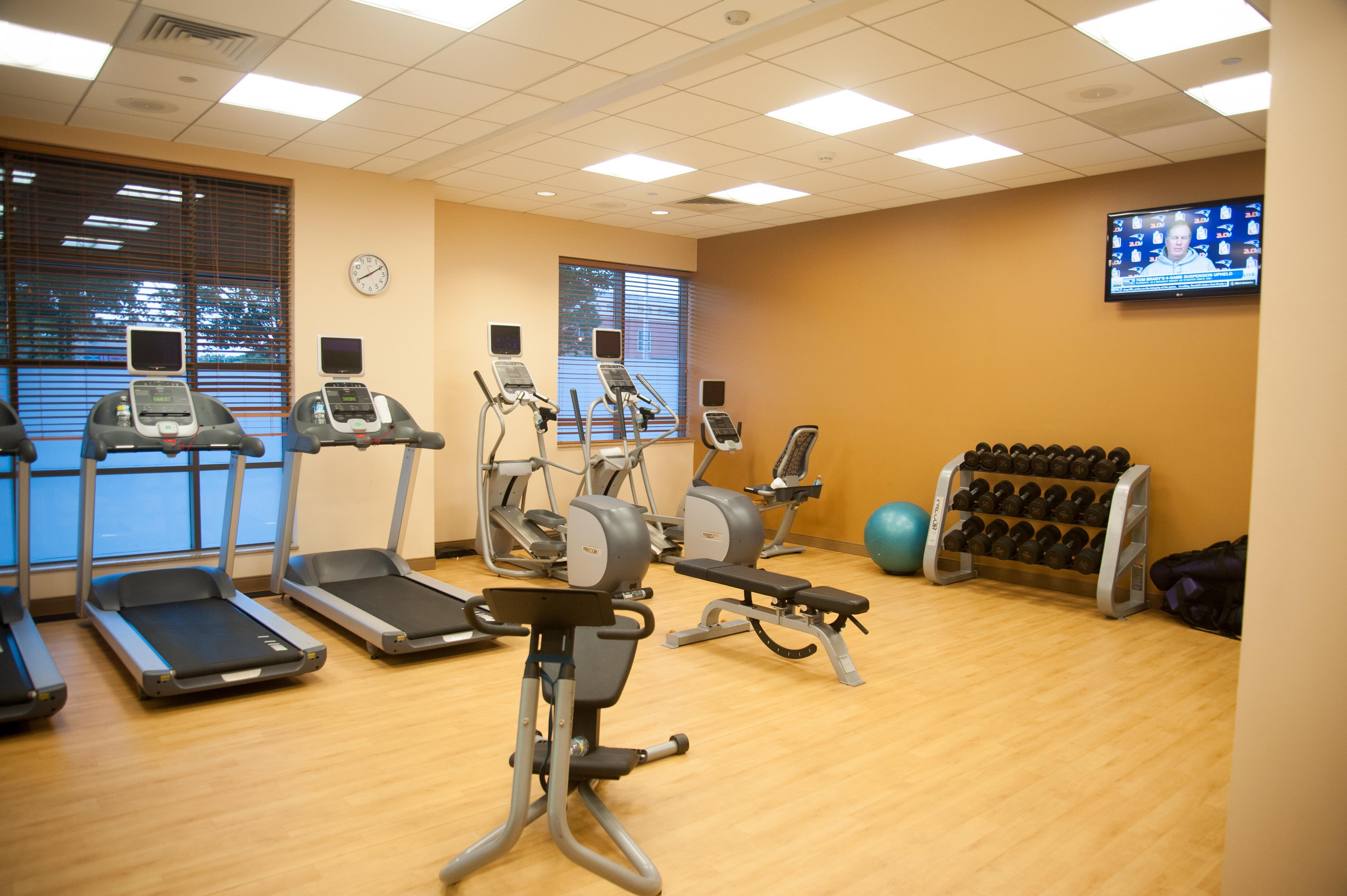 Health club fitness center gym | Hilton Garden Inn Virginia Beach Town Center