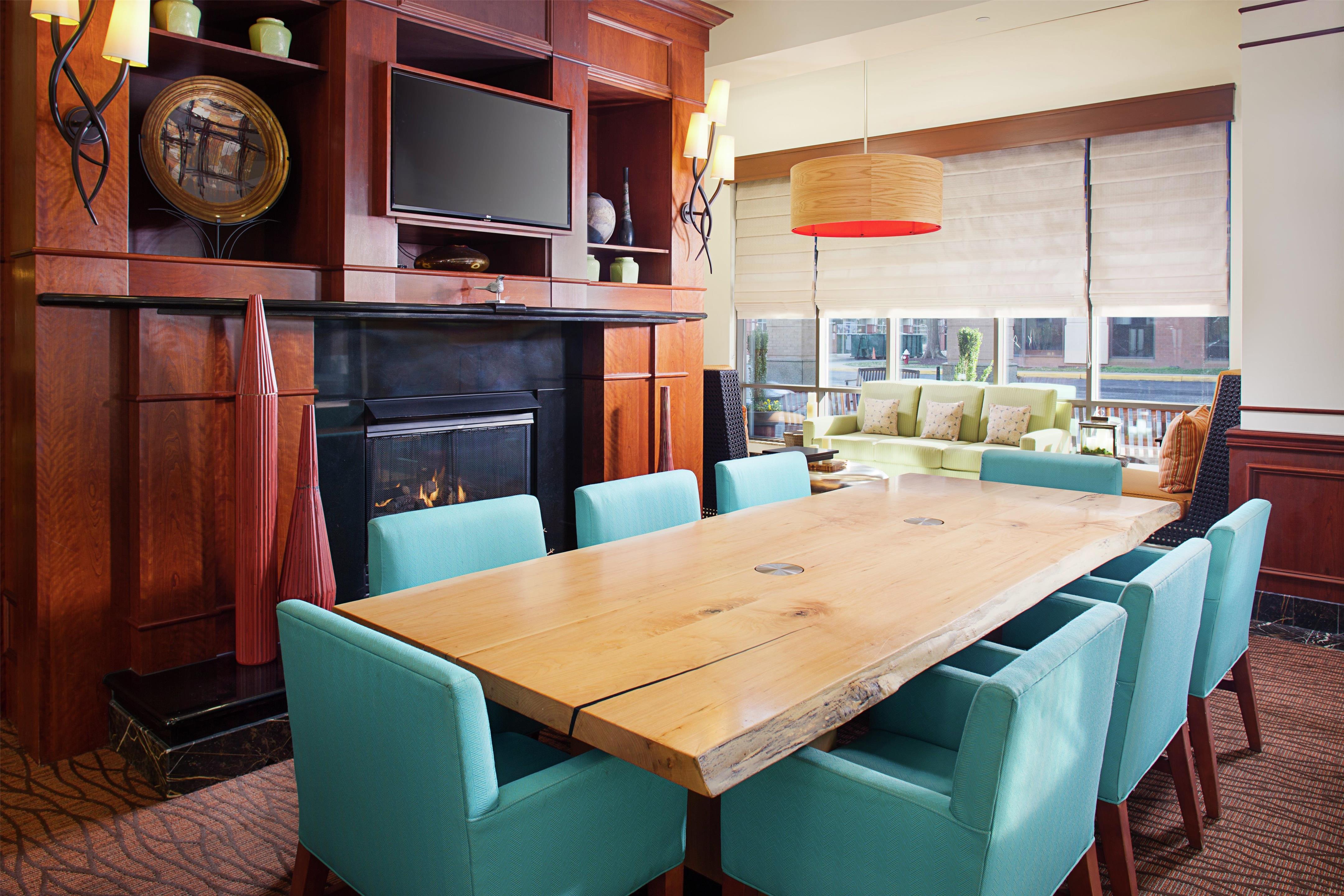 Lobby | Hilton Garden Inn Virginia Beach Town Center