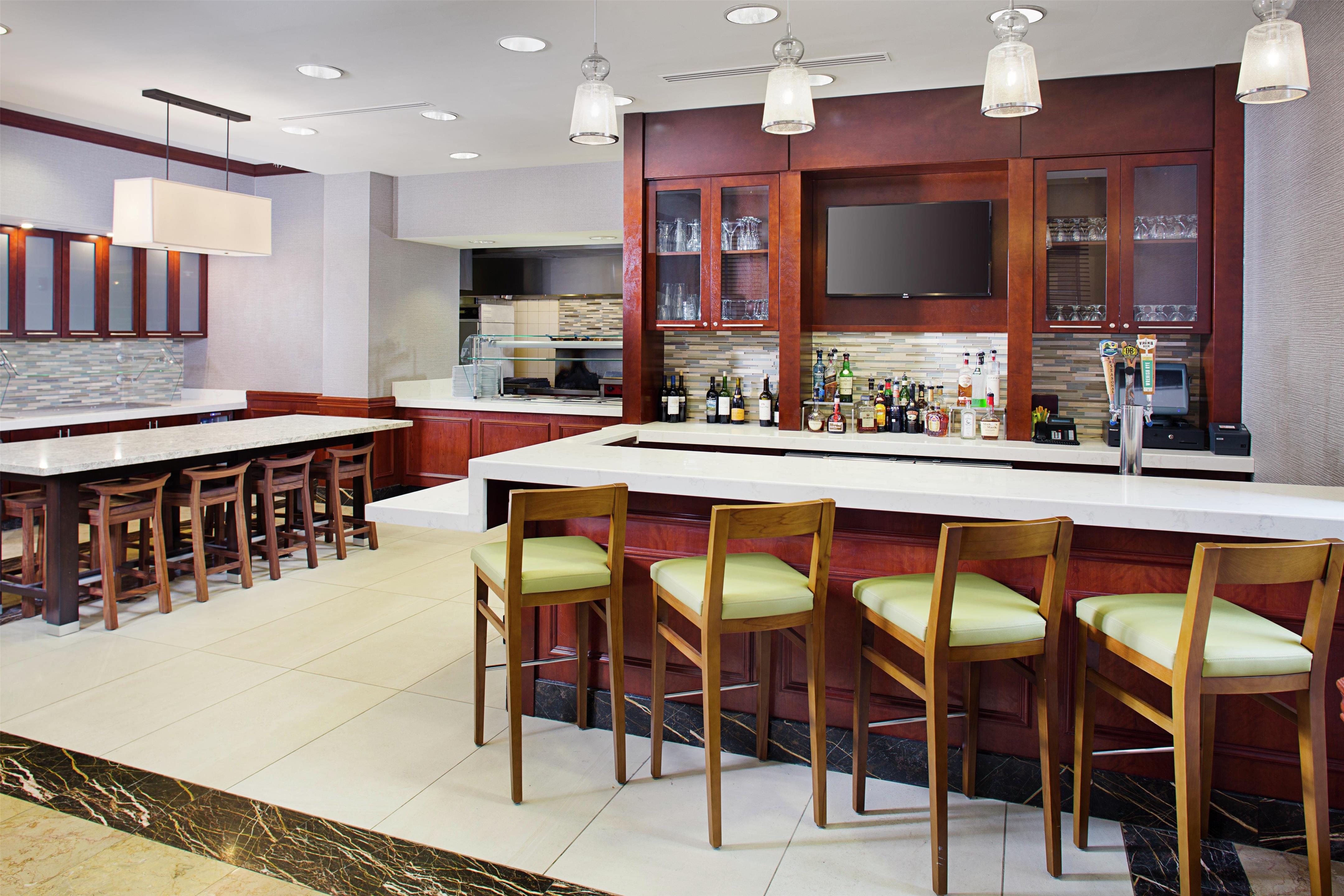 BarLounge | Hilton Garden Inn Virginia Beach Town Center