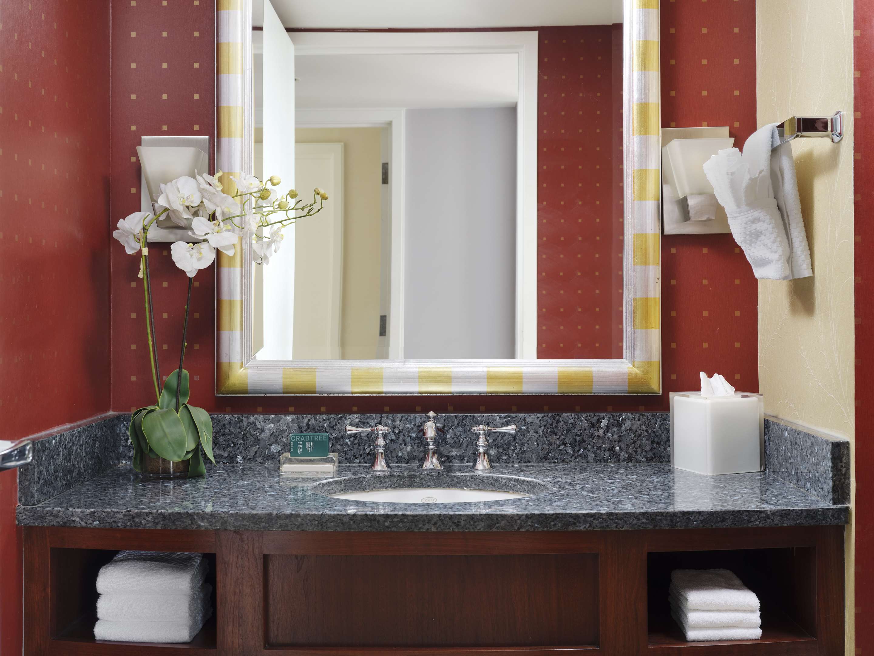 Guest room bath