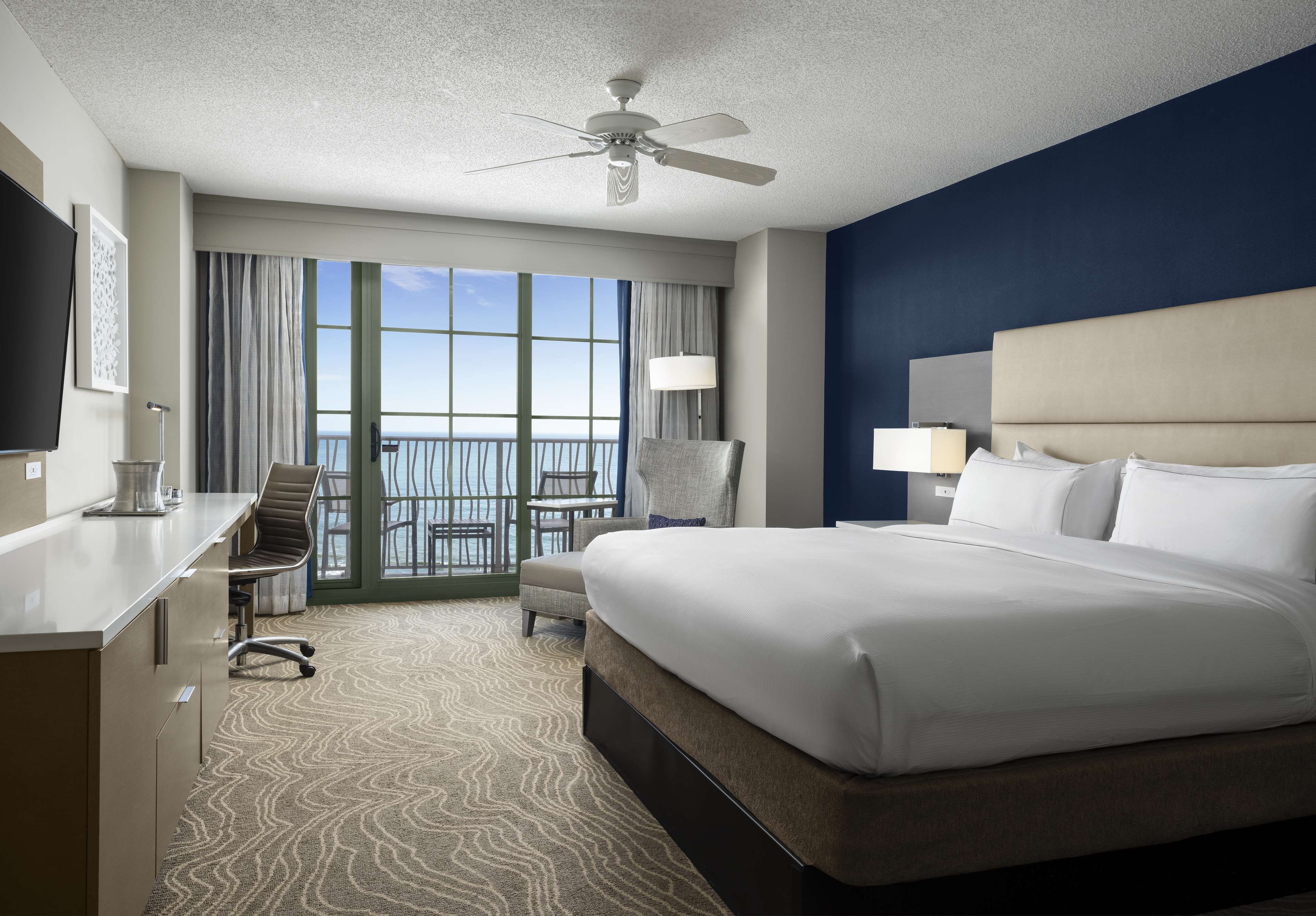Hilton Virginia Beach Oceanfront Room Type - 1 KING BED BEACHFRNT BLCNY