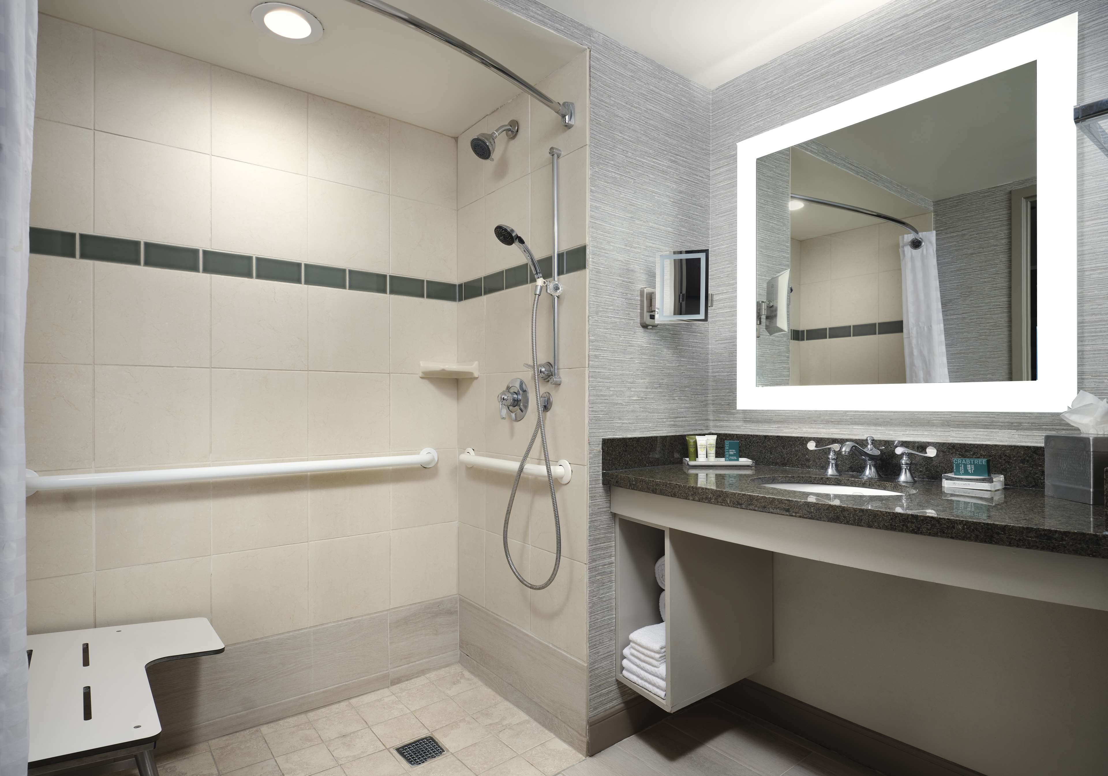 Hilton Virginia Beach Oceanfront Room Type - 1K ACC MOB HR RI-SH PV BAL