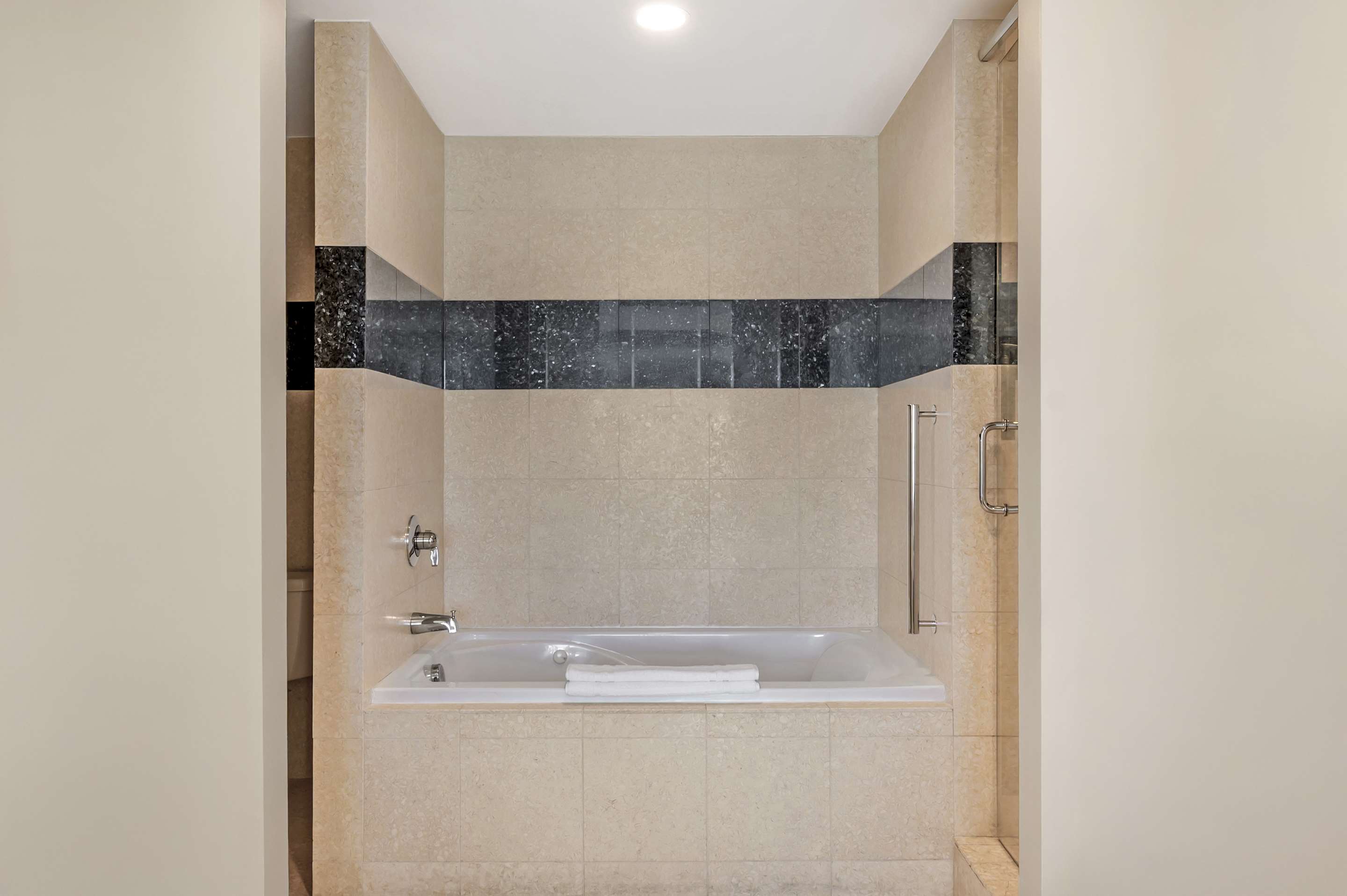 Guest room bath