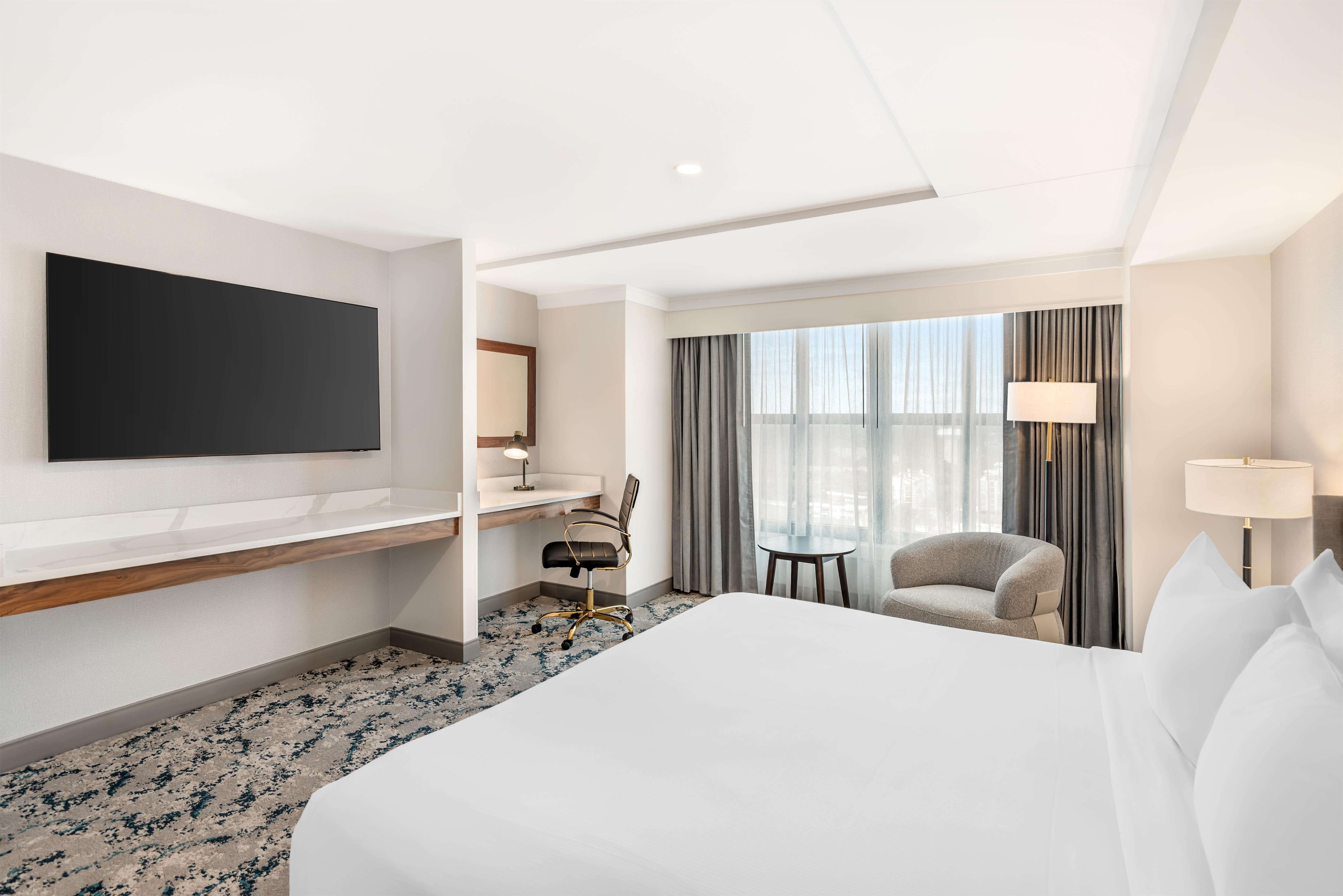 Hilton Virginia Beach Oceanfront Room Type - 1 KNG BDR STE W  INLAND VW