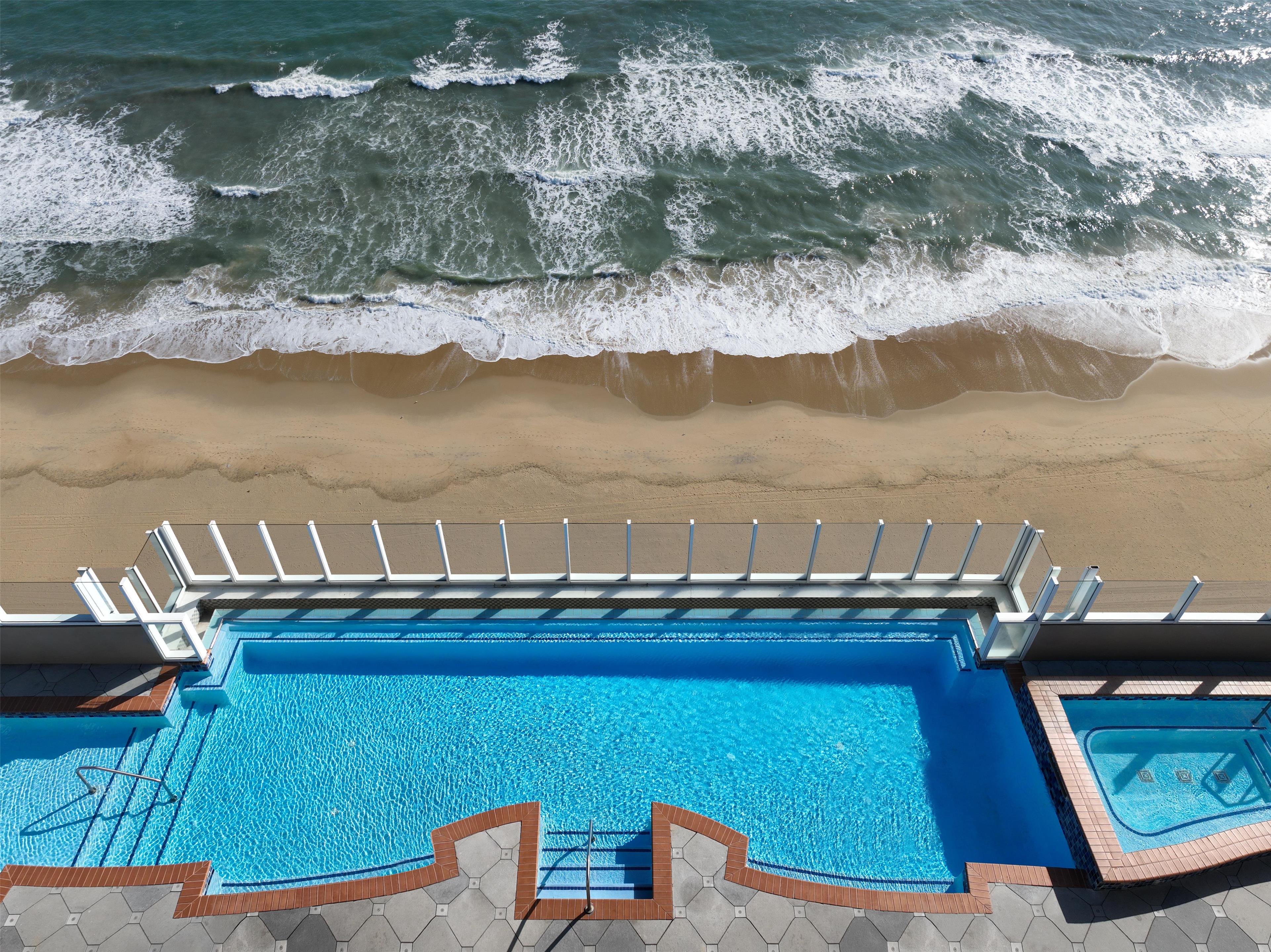 Pool | Hilton Virginia Beach Oceanfront