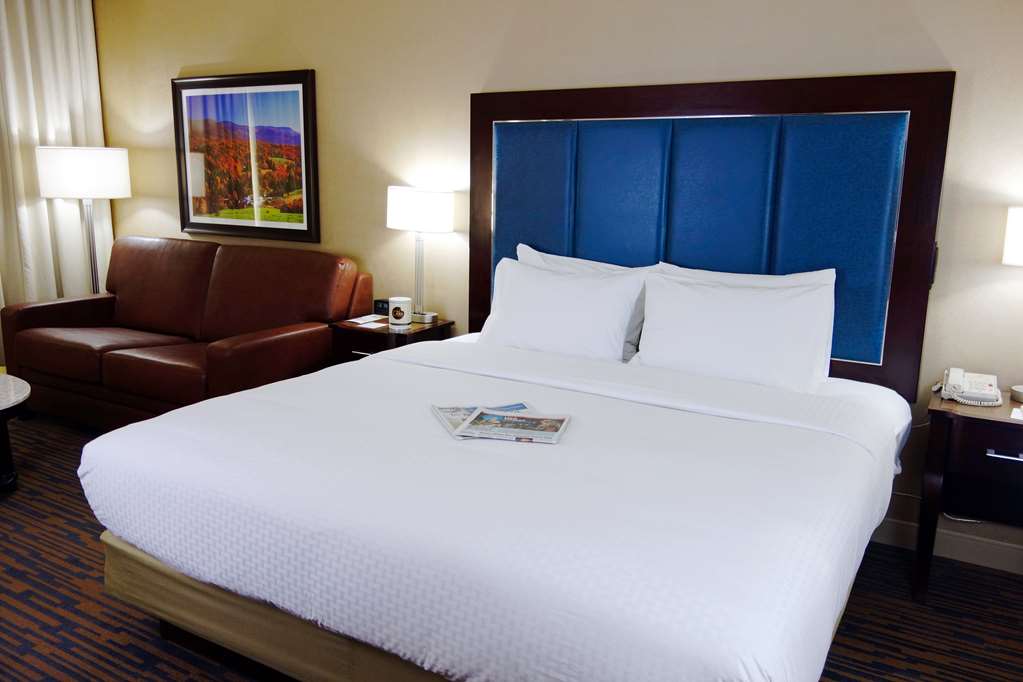 DoubleTree by Hilton Leominster Room Type - 1KG MOB HEAR ACC RI-SHW NS