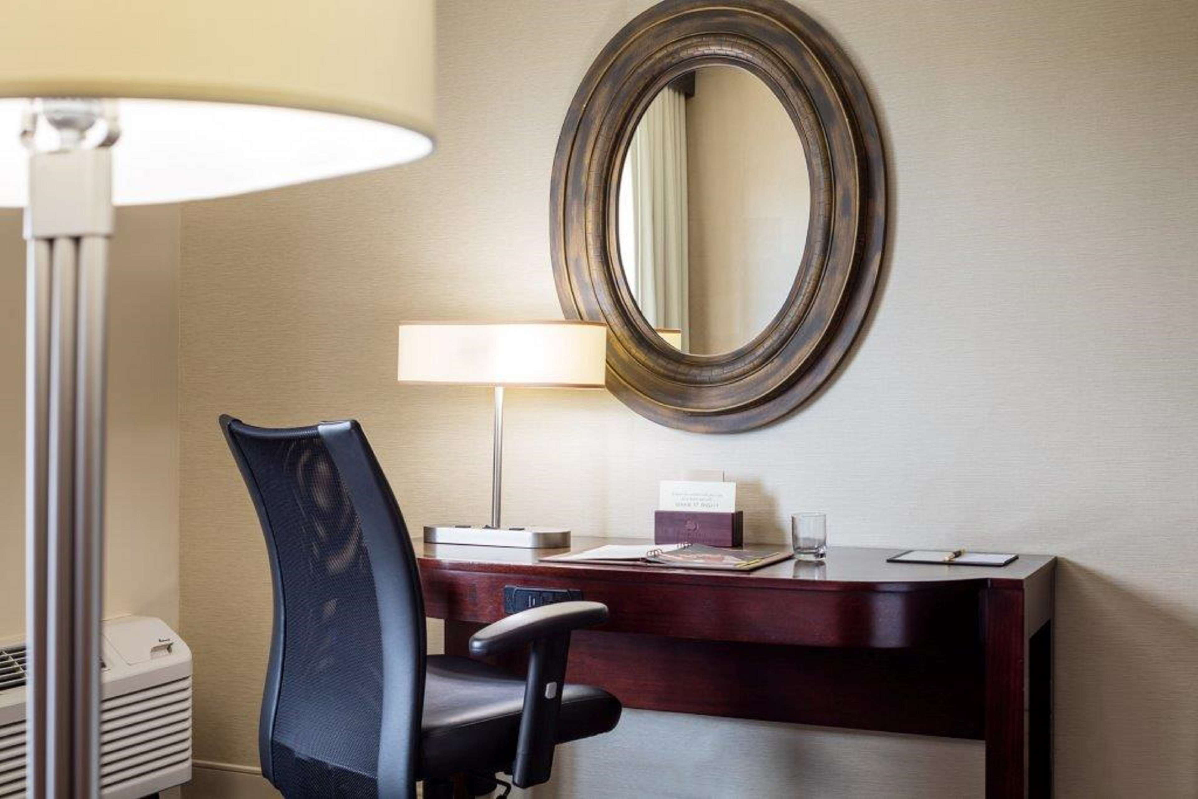 DoubleTree by Hilton Leominster Room Type - 1 KING JUNIOR SUITE